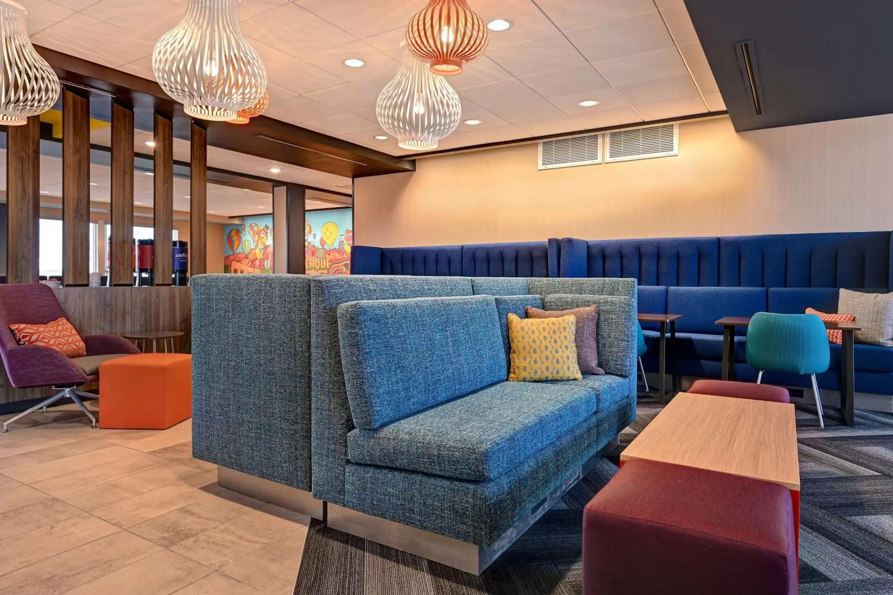 Lobby or reception, Lounge/Bar in Tru By Hilton Albuquerque North I-25, Nm