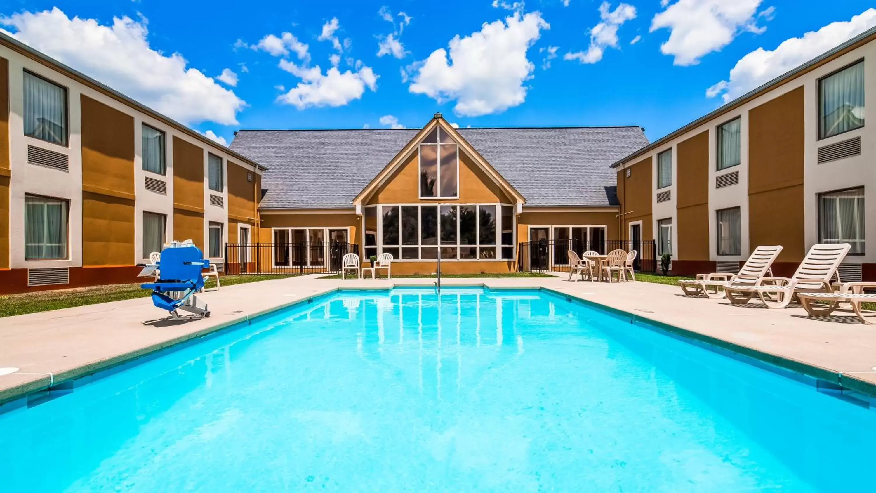 Property building, Swimming Pool in SureStay Plus Hotel by Best Western Wytheville