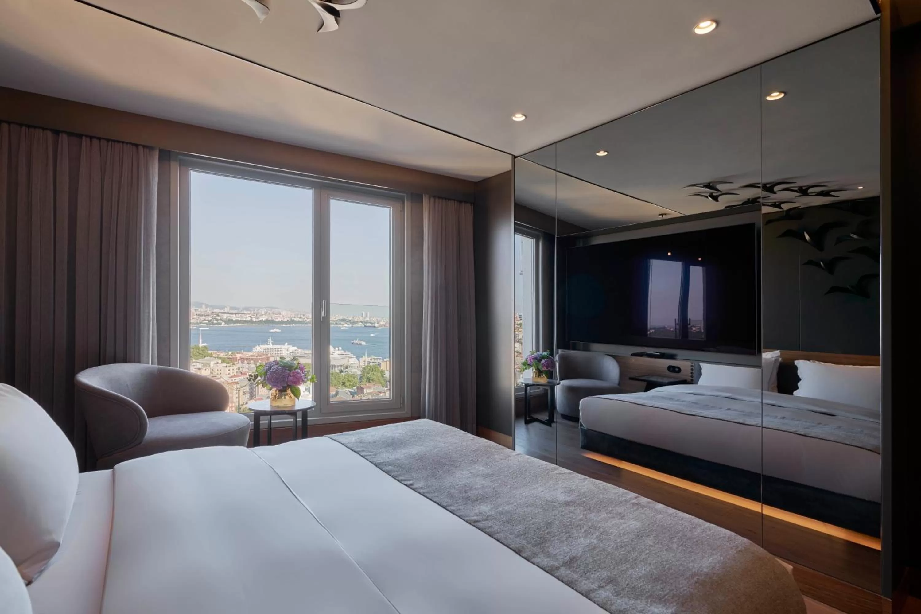 Photo of the whole room, Bed in Richmond Istanbul