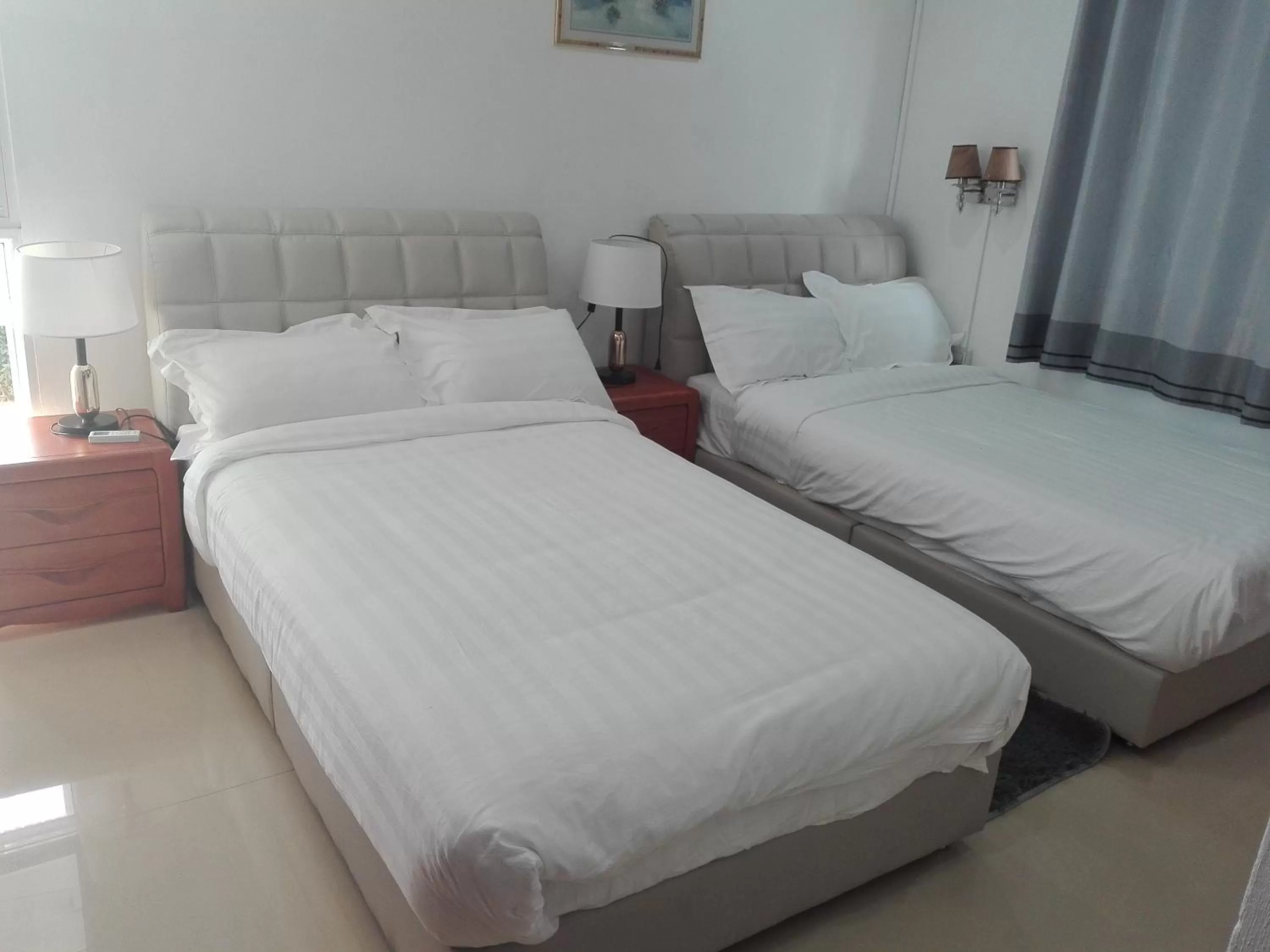 Bedroom, Bed in Riverside Hotel