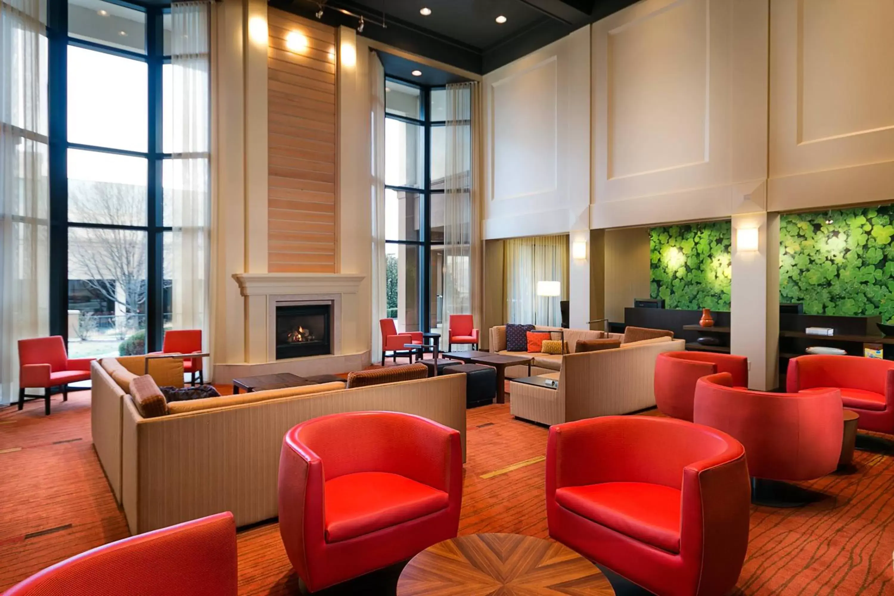 Lobby or reception, Lounge/Bar in Courtyard Kansas City East/Blue Springs