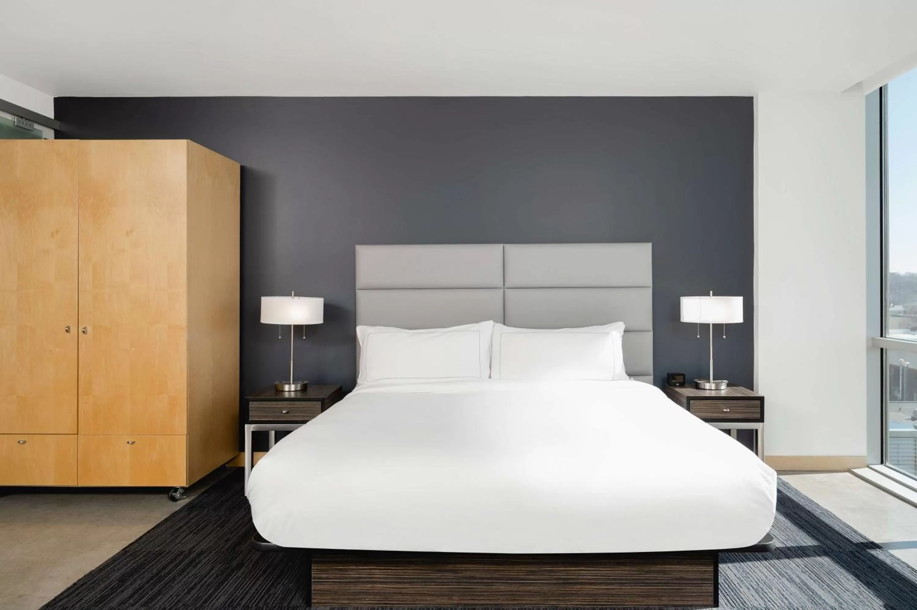 Bed in Hotelvetro Iowa City, Tapestry Collection By Hilton