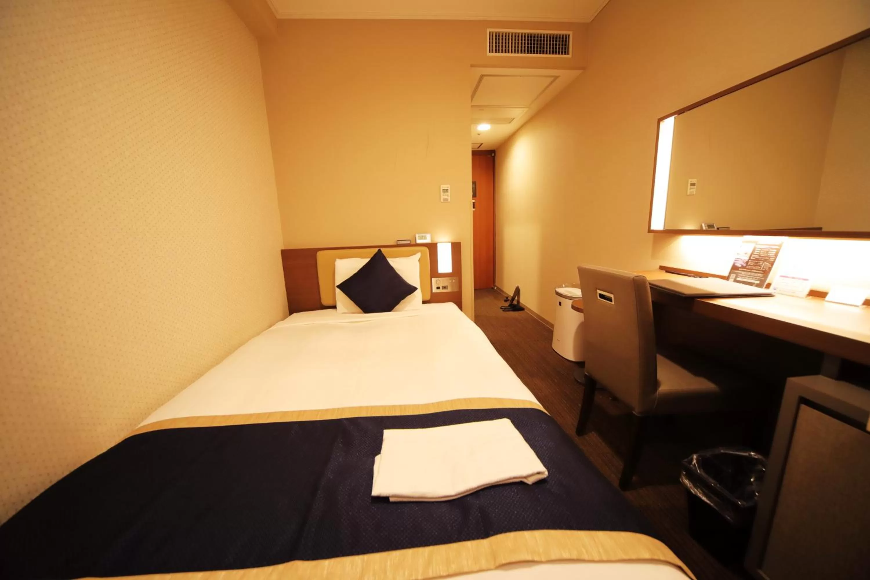 Bed in Hotel Sunroute Asakusa