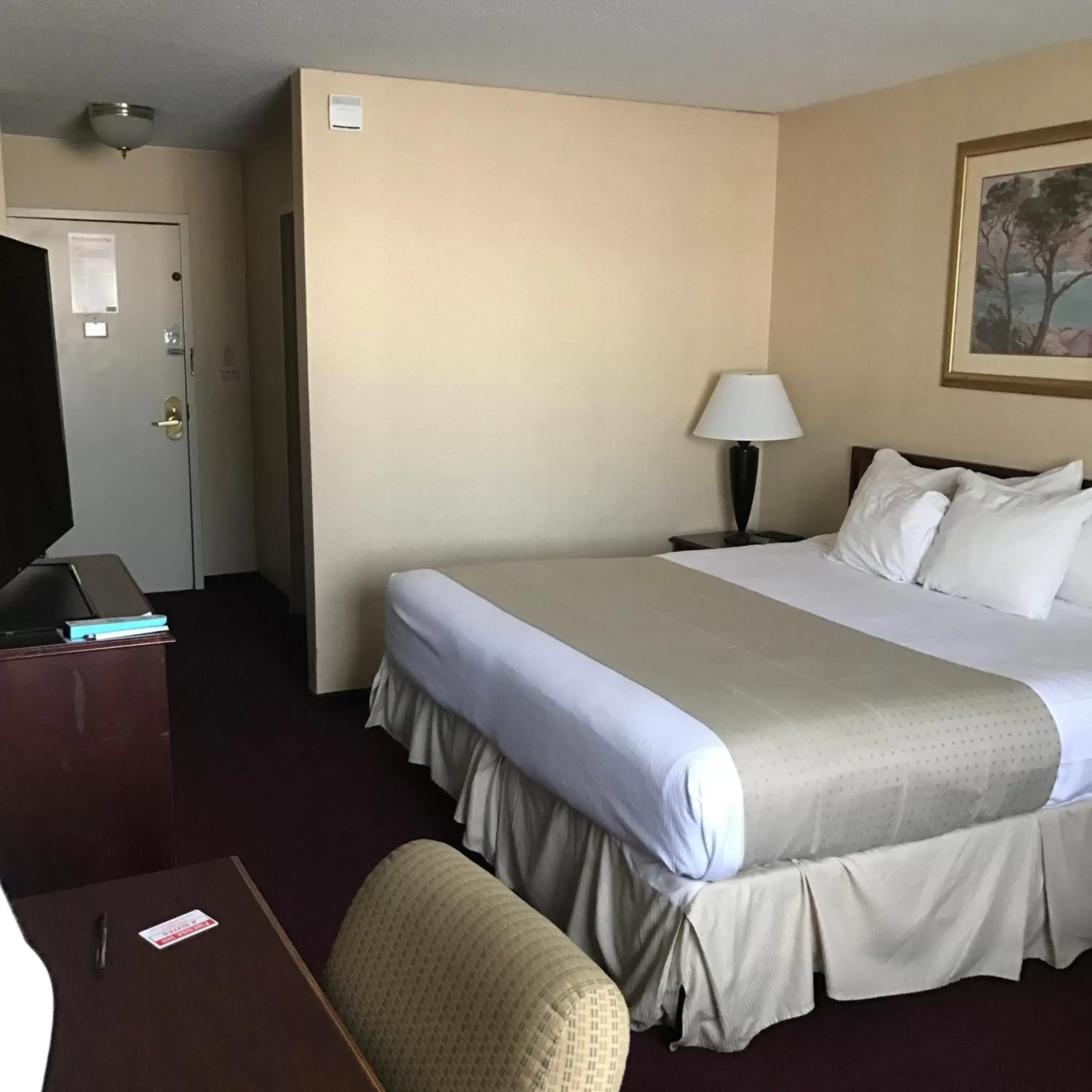 Photo of the whole room, Bed in Fireside Inn & Suites Portland