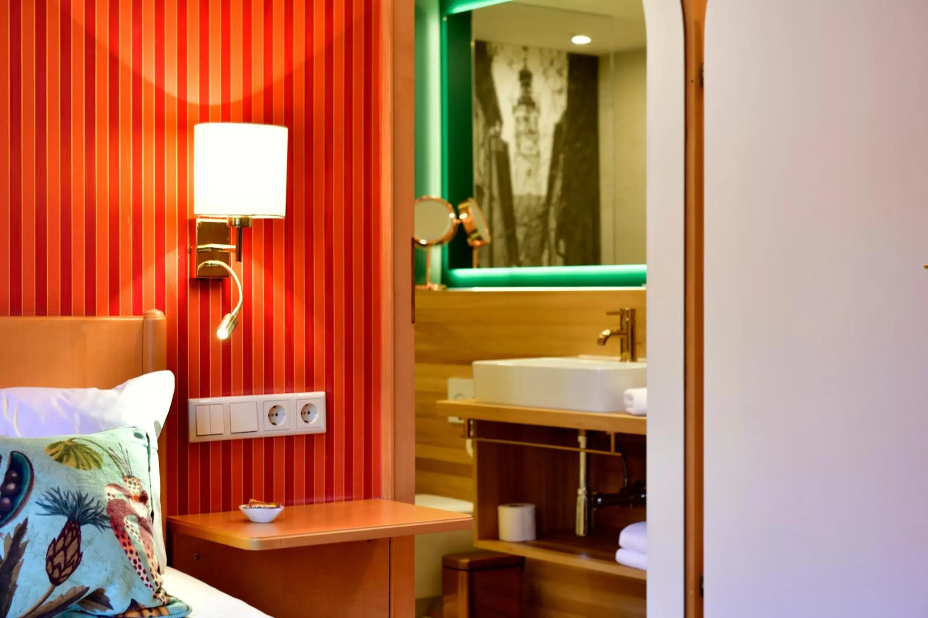 Bedroom, Bathroom in Romantik Hotel Markusturm