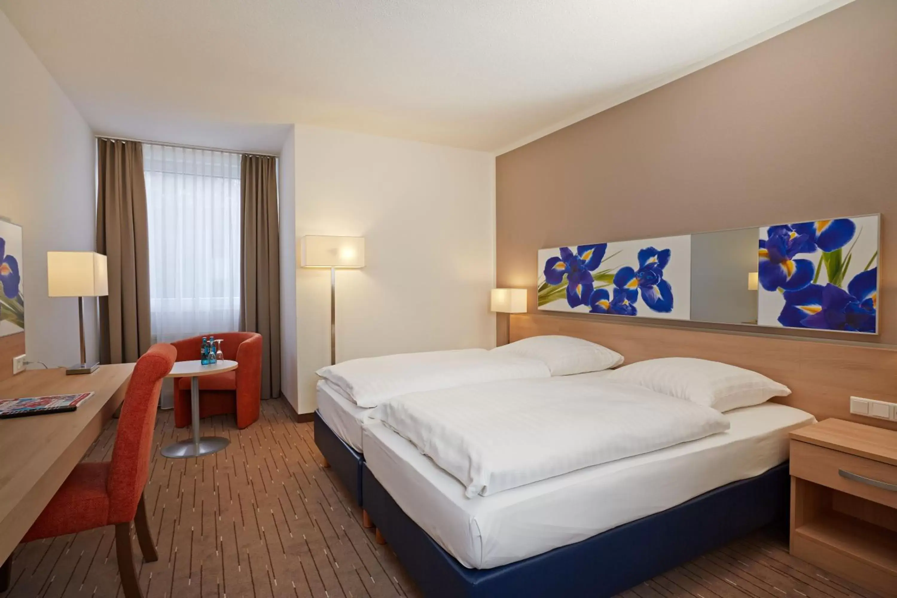 Photo of the whole room, Bed in H+ Hotel Wiesbaden Niedernhausen