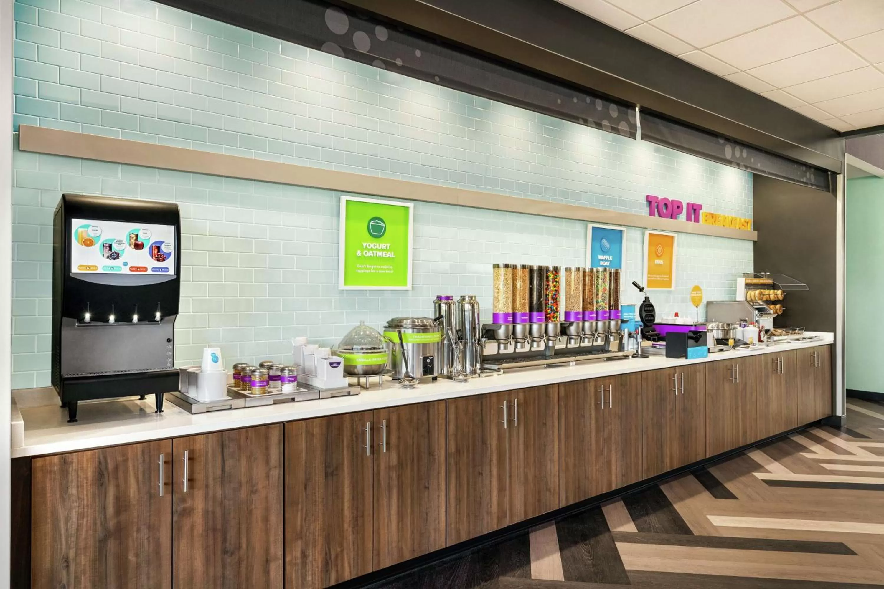 Food and drinks in Tru By Hilton Florence I-95