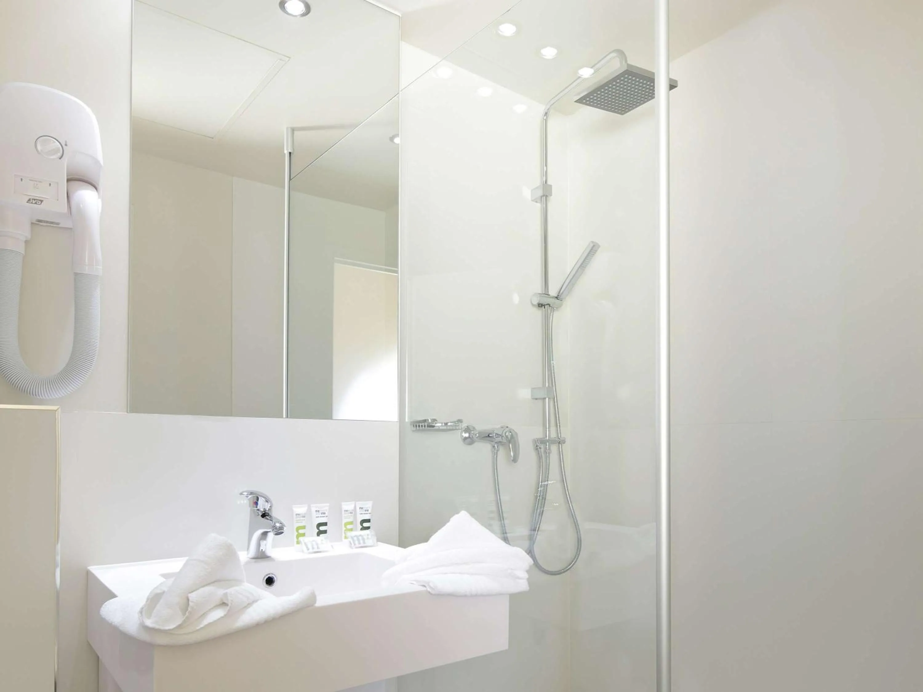 Photo of the whole room in Mercure Paris Opéra Faubourg Montmartre