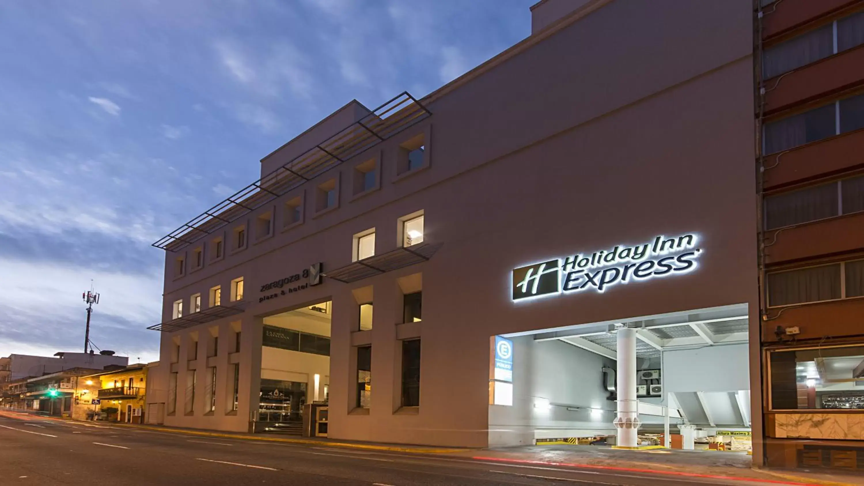 Property Building in Holiday Inn Express Xalapa