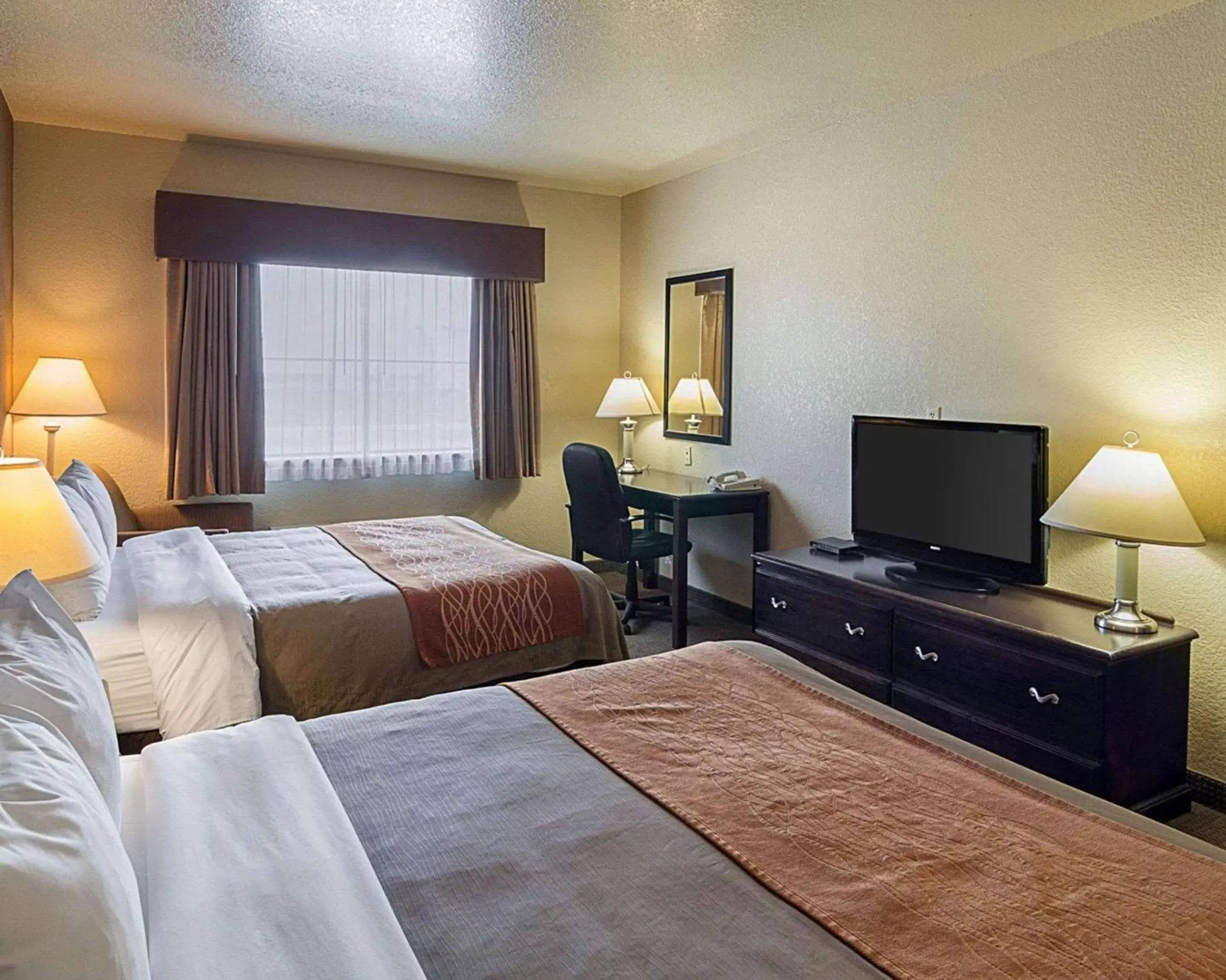 Photo of the whole room, Bed in Comfort Inn I-20 Midland Stanton