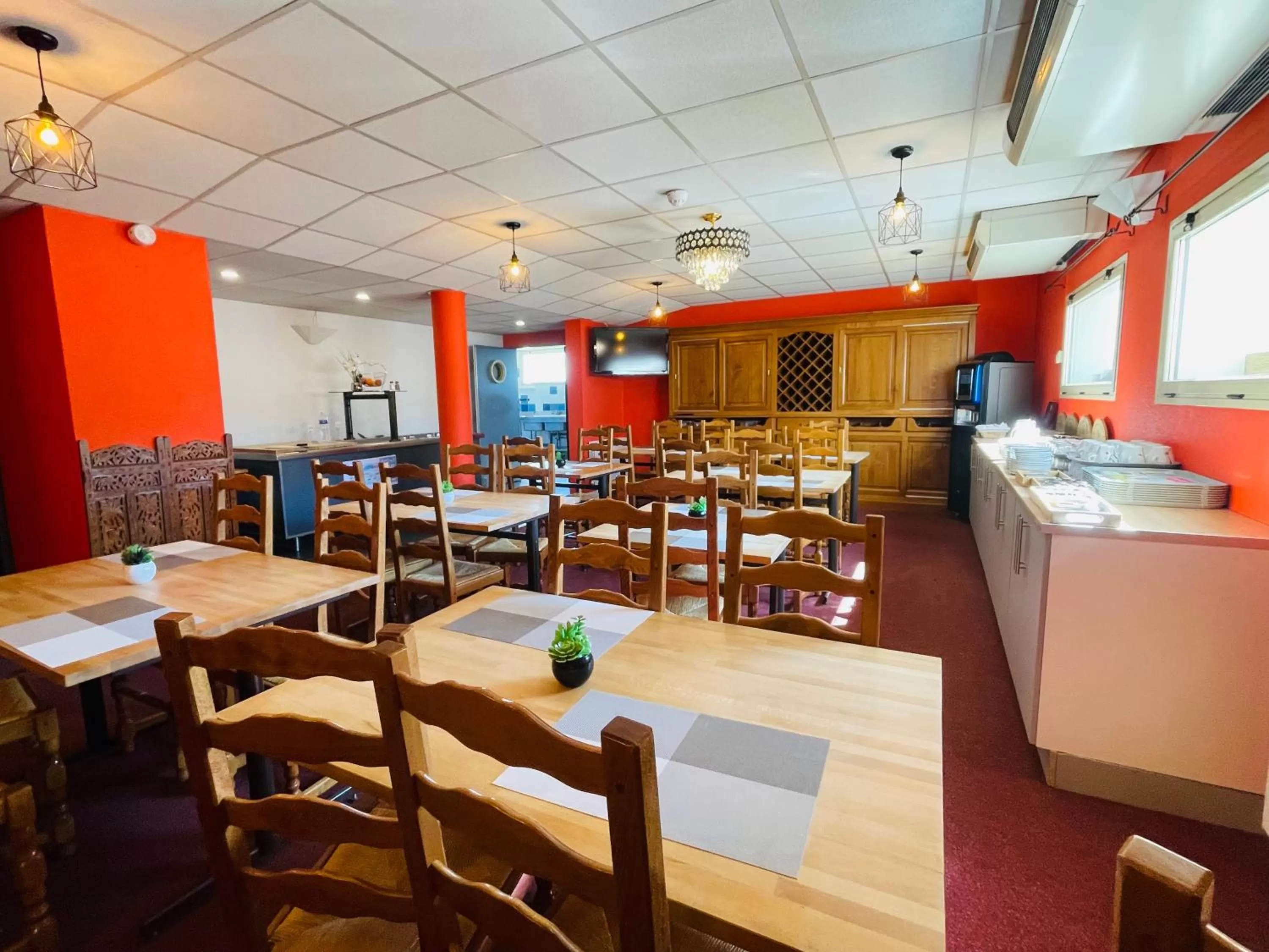 Restaurant/places to eat in Hotel Le Saint Aubin