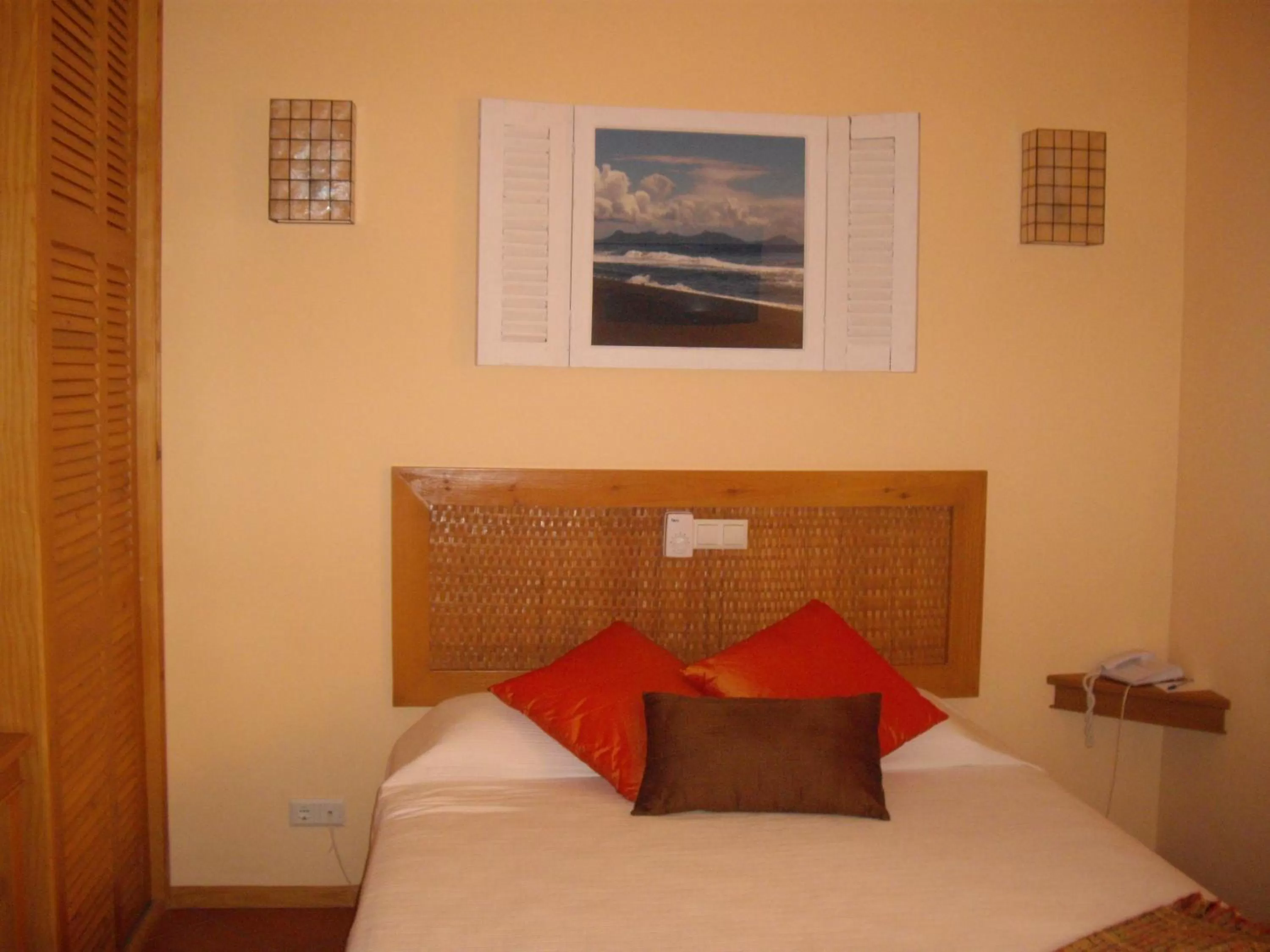 Photo of the whole room, Bed in Kira's Boutique Hotel