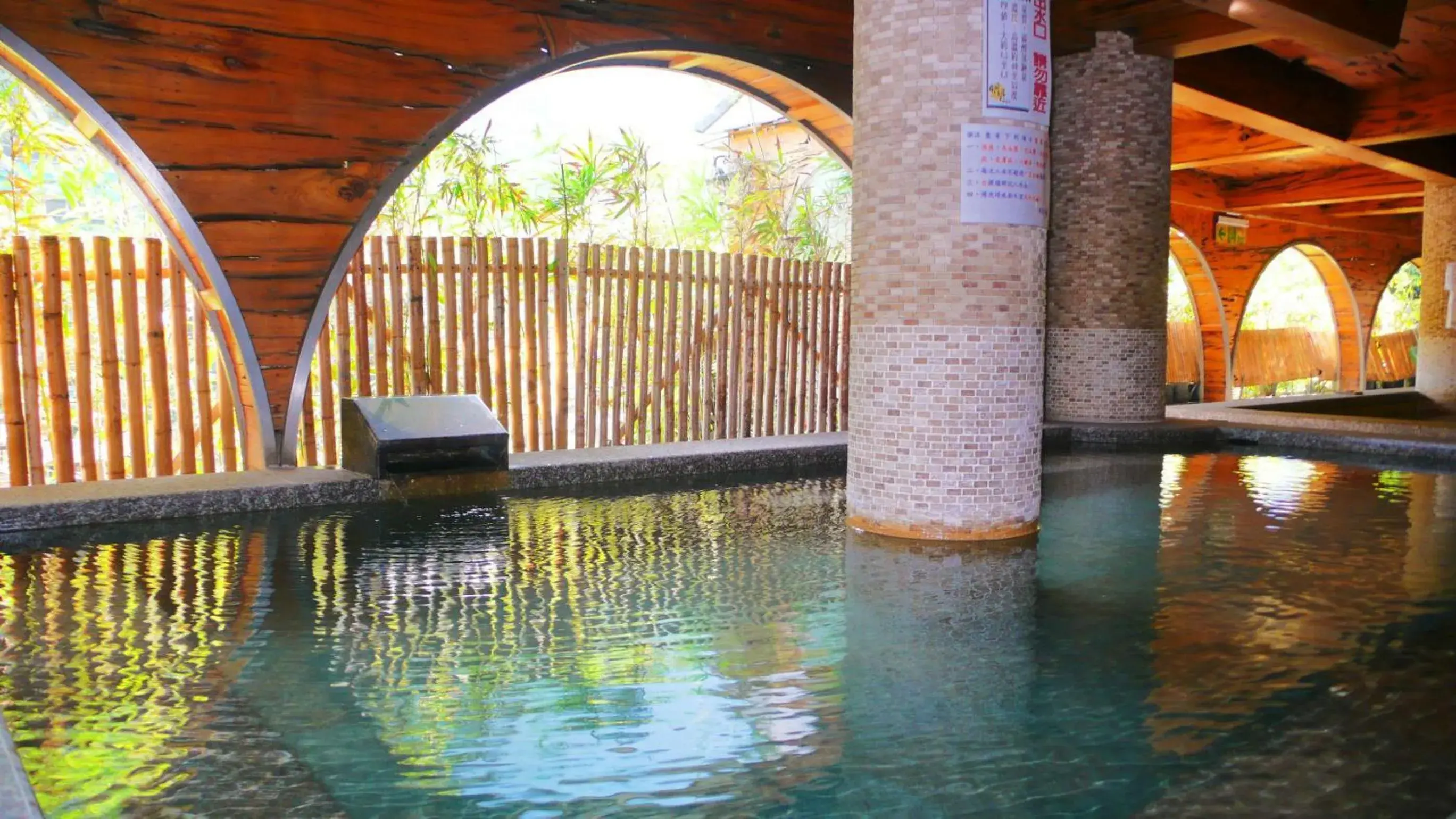 Public Bath, Swimming Pool in Fullmoon Spa