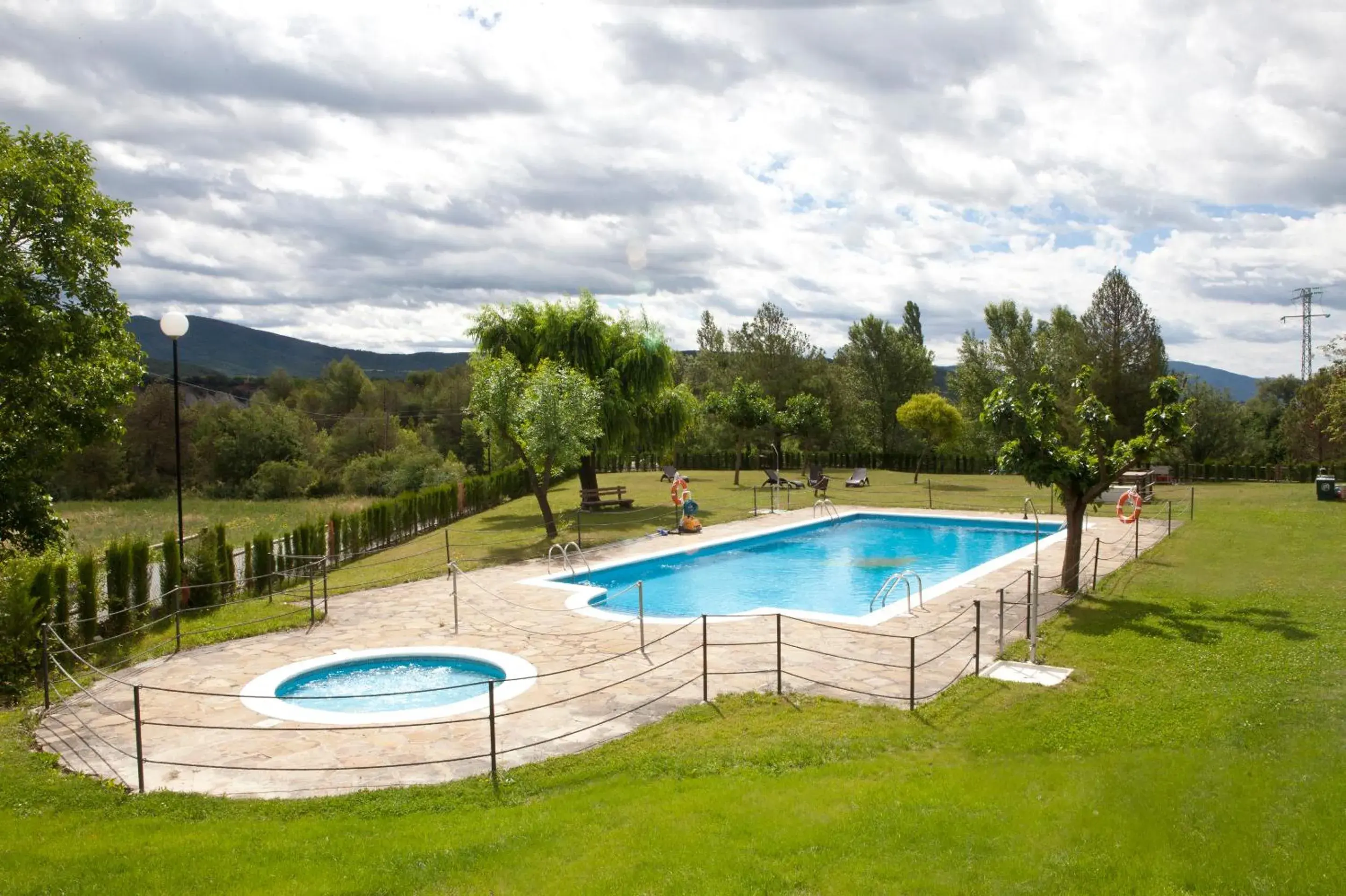 Activities, Swimming Pool in Hotel & SPA Peña Montañesa