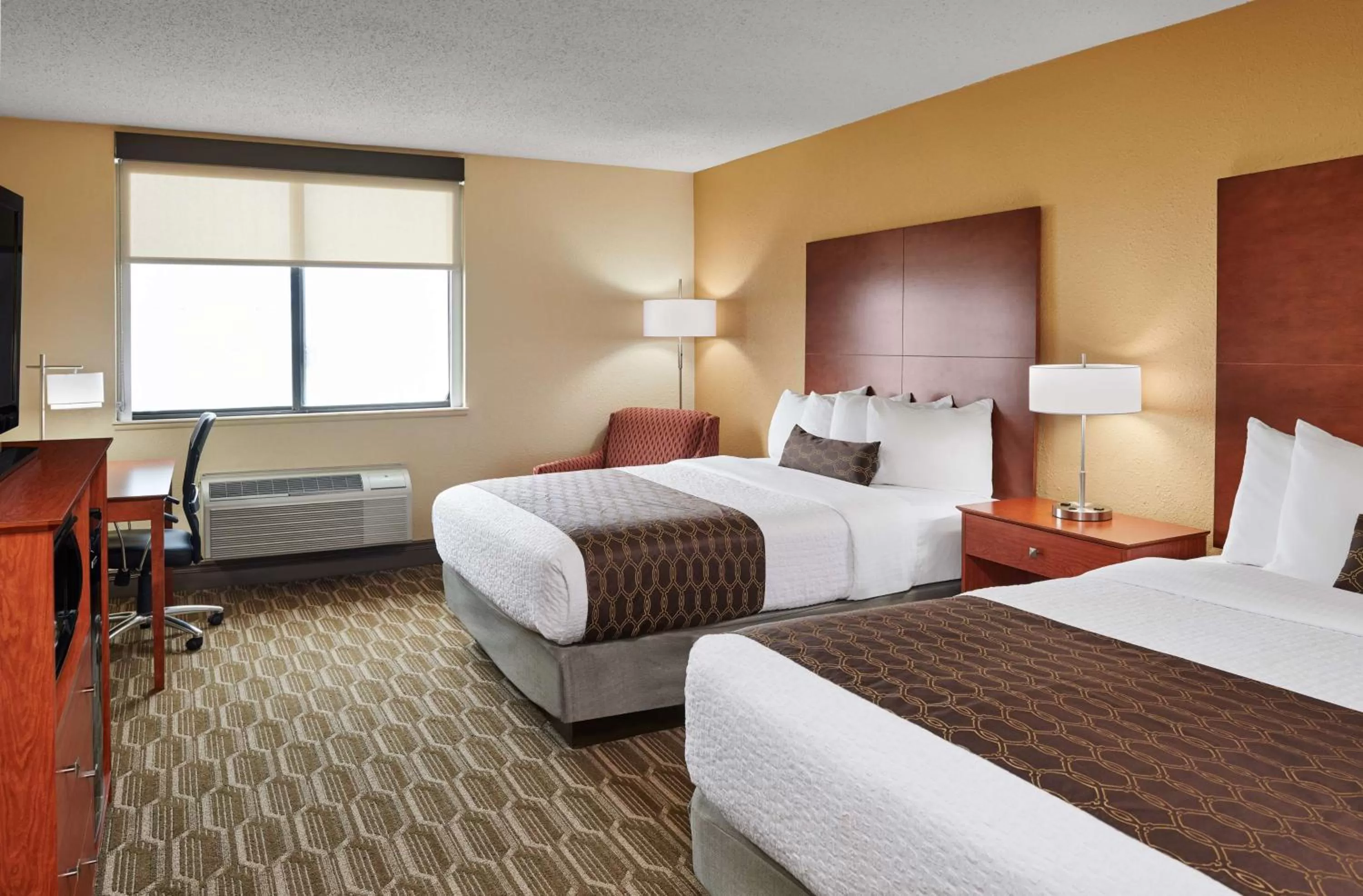 Queen Room with Two Queen Beds with Roll-In Shower in Best Western Plus Milwaukee Airport Hotel & Conference Center