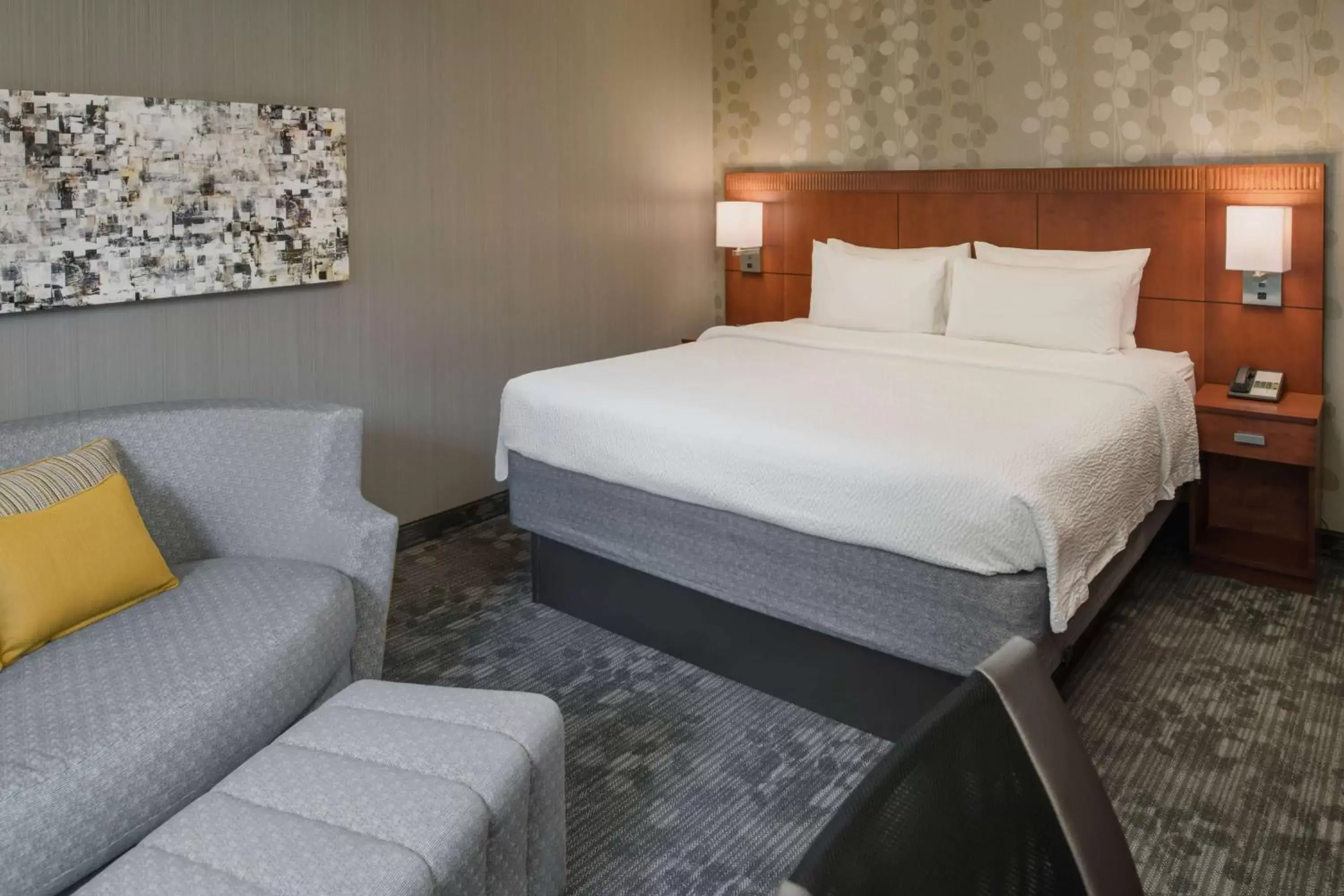 Bedroom, Bed in Sonesta Select Seattle Bellevue Redmond