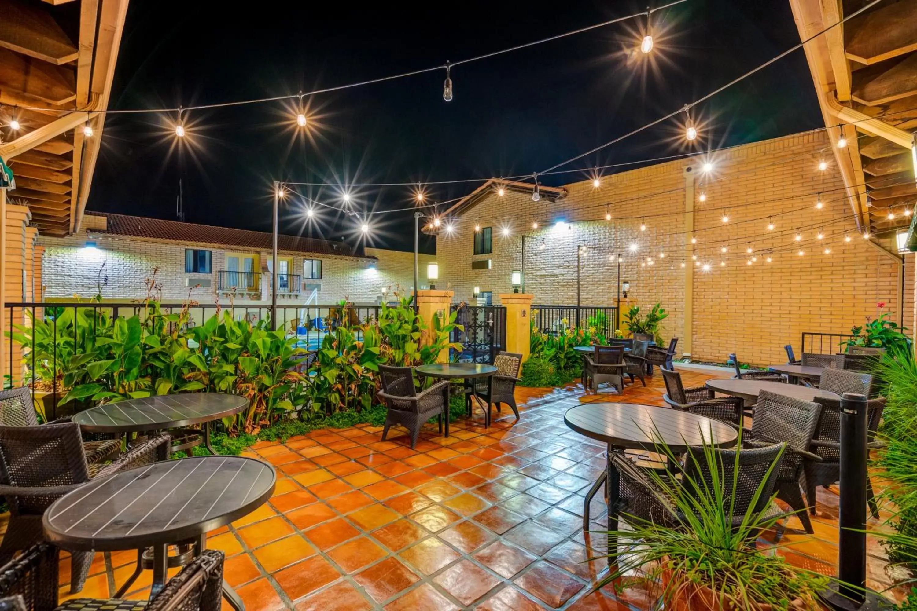 Patio, Restaurant/Places to Eat in Sierra Suites Boutique Hotel