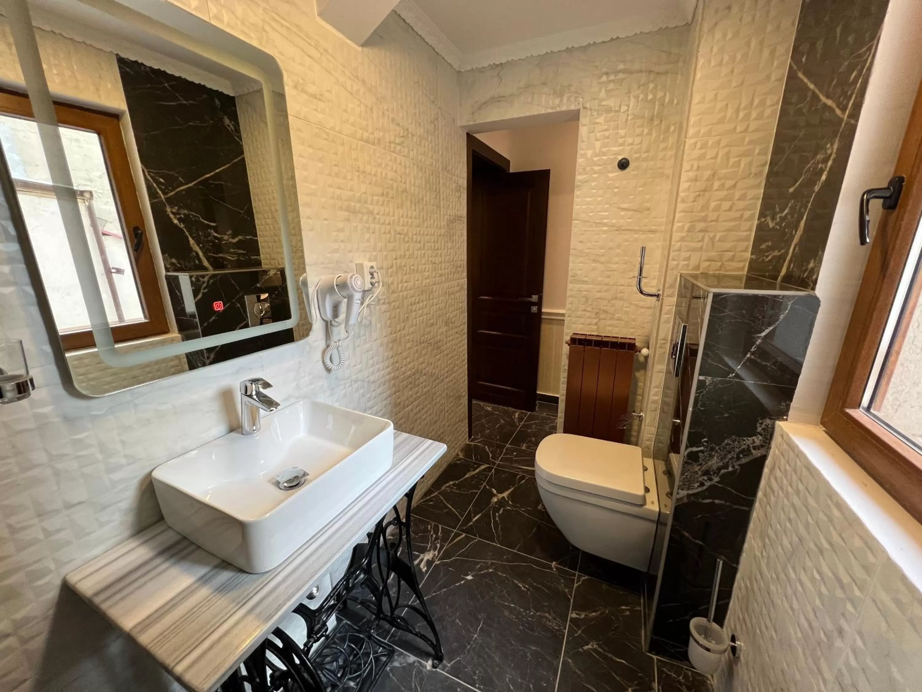 Bathroom in Hotel Boutique Cathedral Plaza Residences room for rent downtown