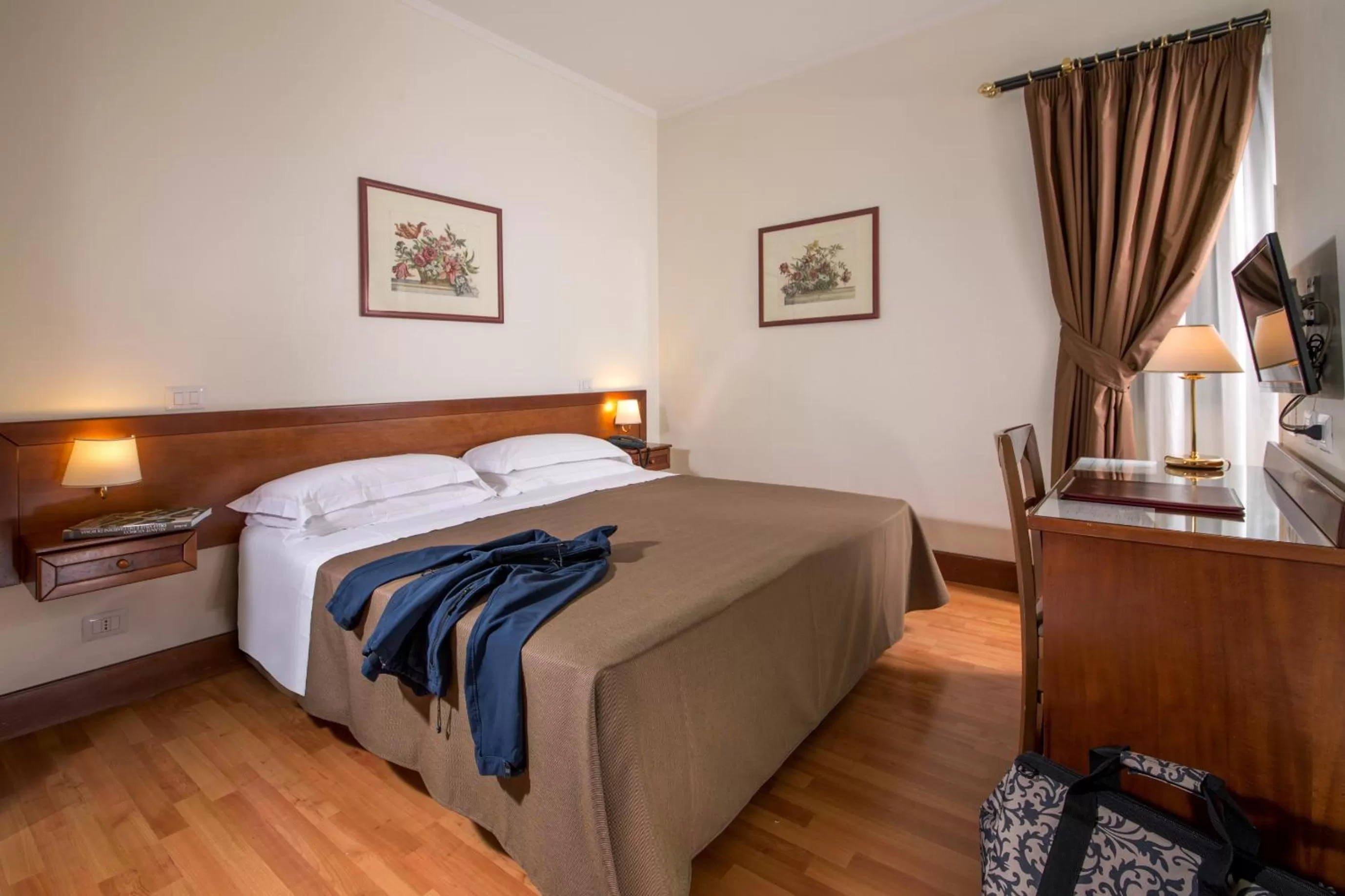 Bed in Hotel Villa Grazioli