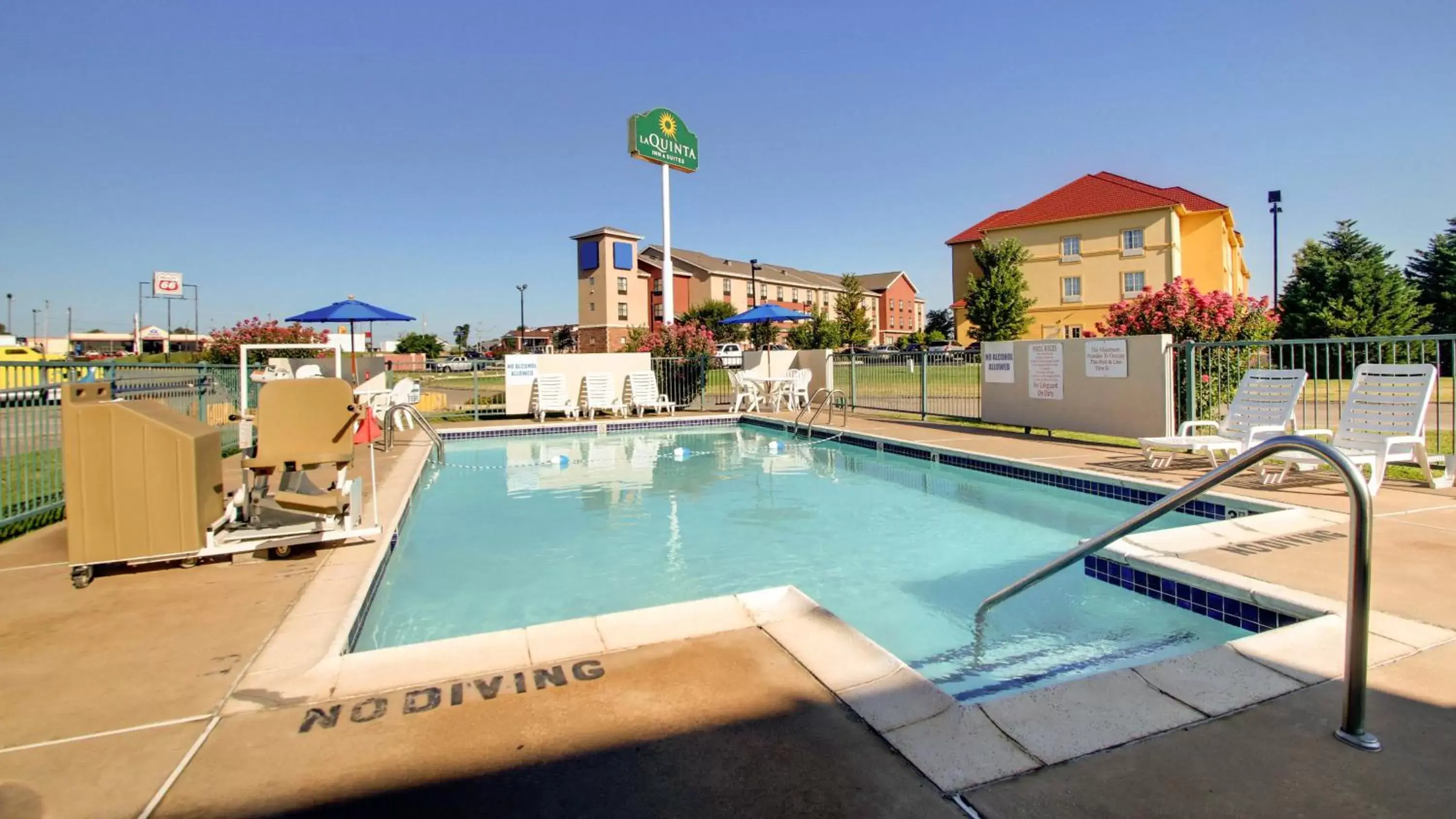 Swimming Pool in Baymont Inn & Suites Shawnee