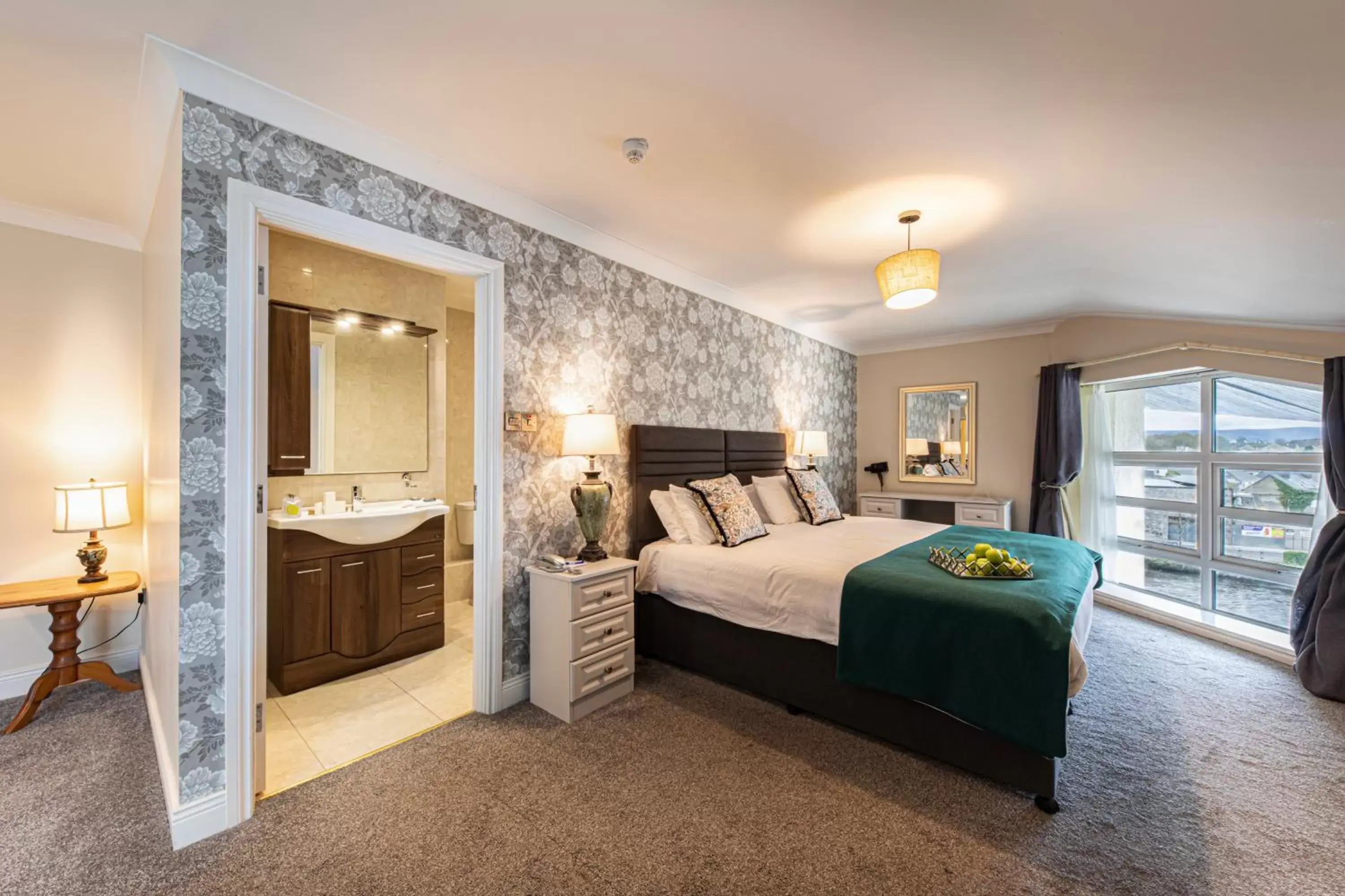 Bedroom, Bed in Ballina Manor Hotel