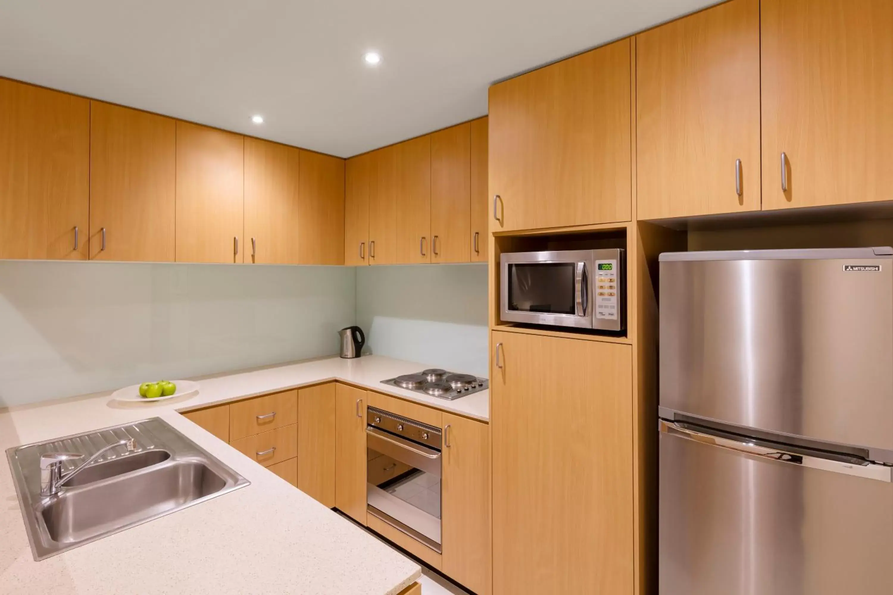 Coffee/tea facilities, Kitchen/Kitchenette in Oaks Melbourne on Lonsdale Suites