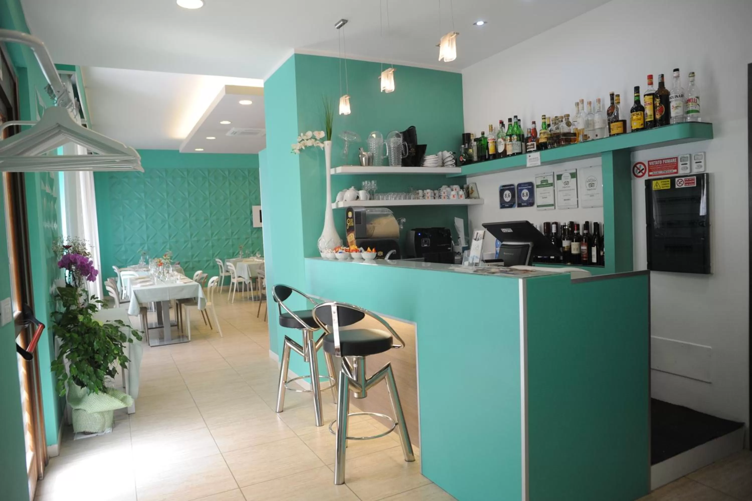 Lounge or bar in GG8 Hotel & Suite SPA