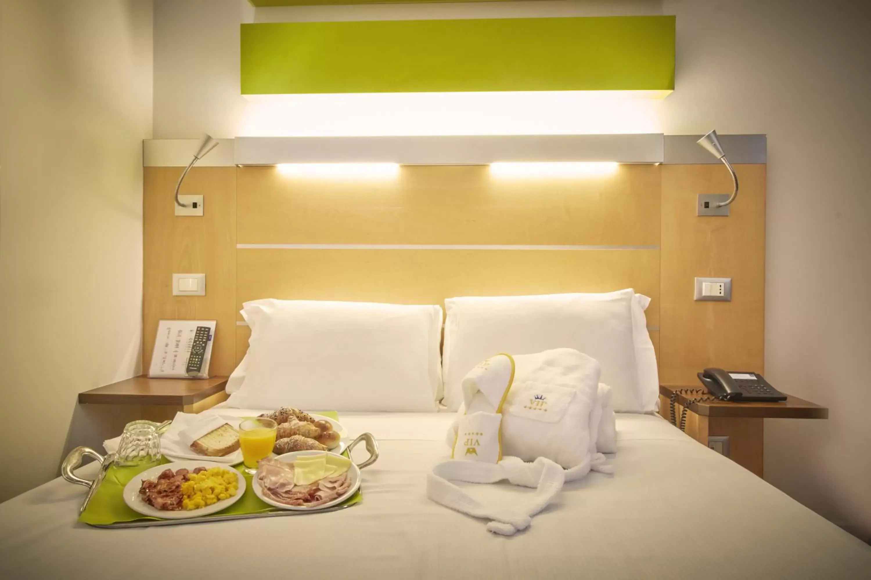 Bedroom, Bed in iH Hotels Milano Gioia