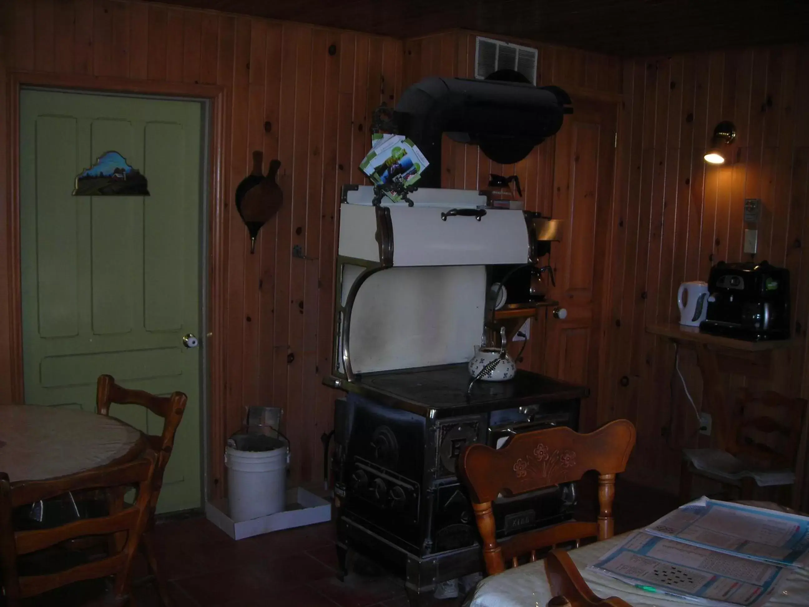 Kitchen/Kitchenette in Gîte des Hauteurs et Café de la place