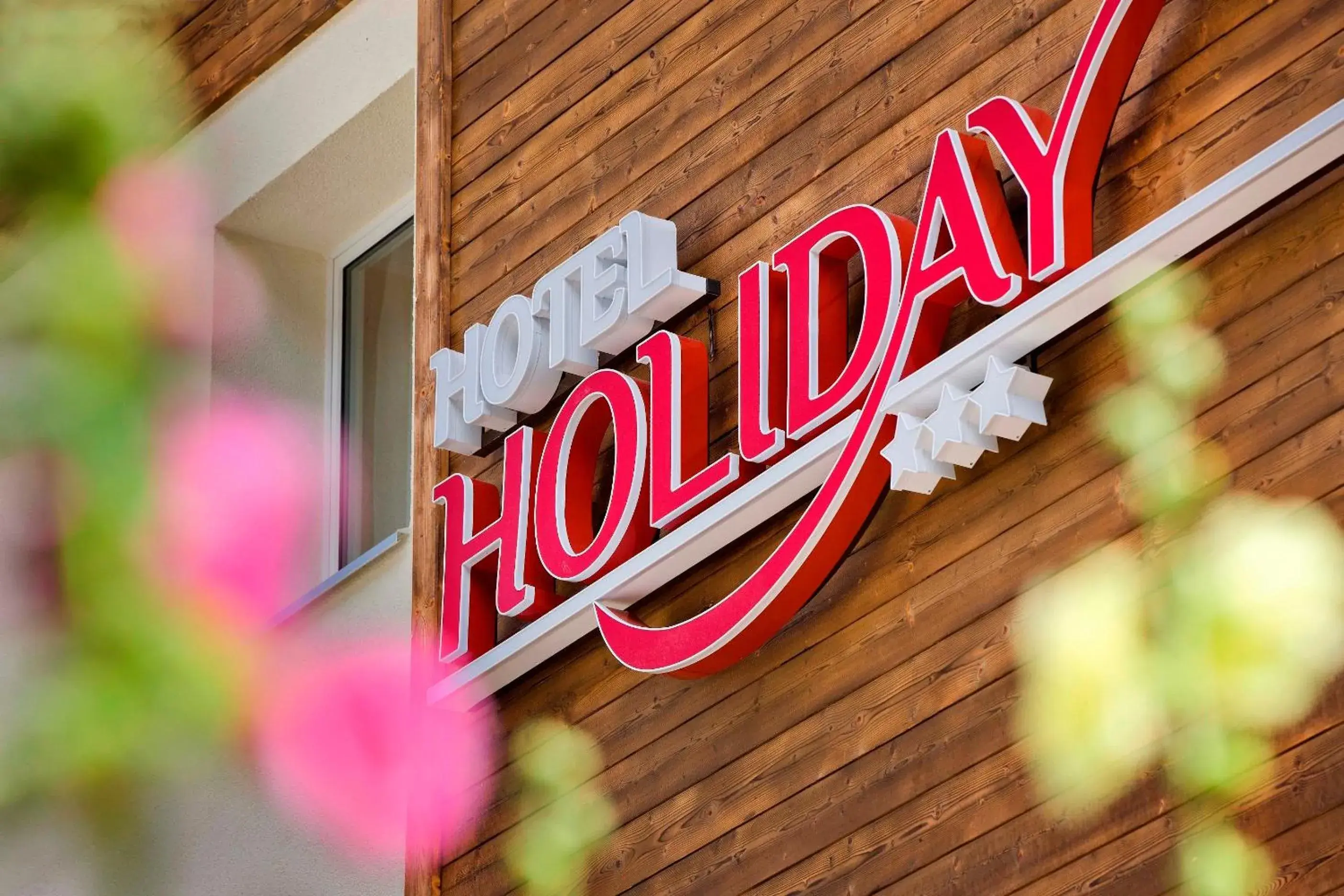 Facade/entrance, Property Logo/Sign in Hotel Holiday