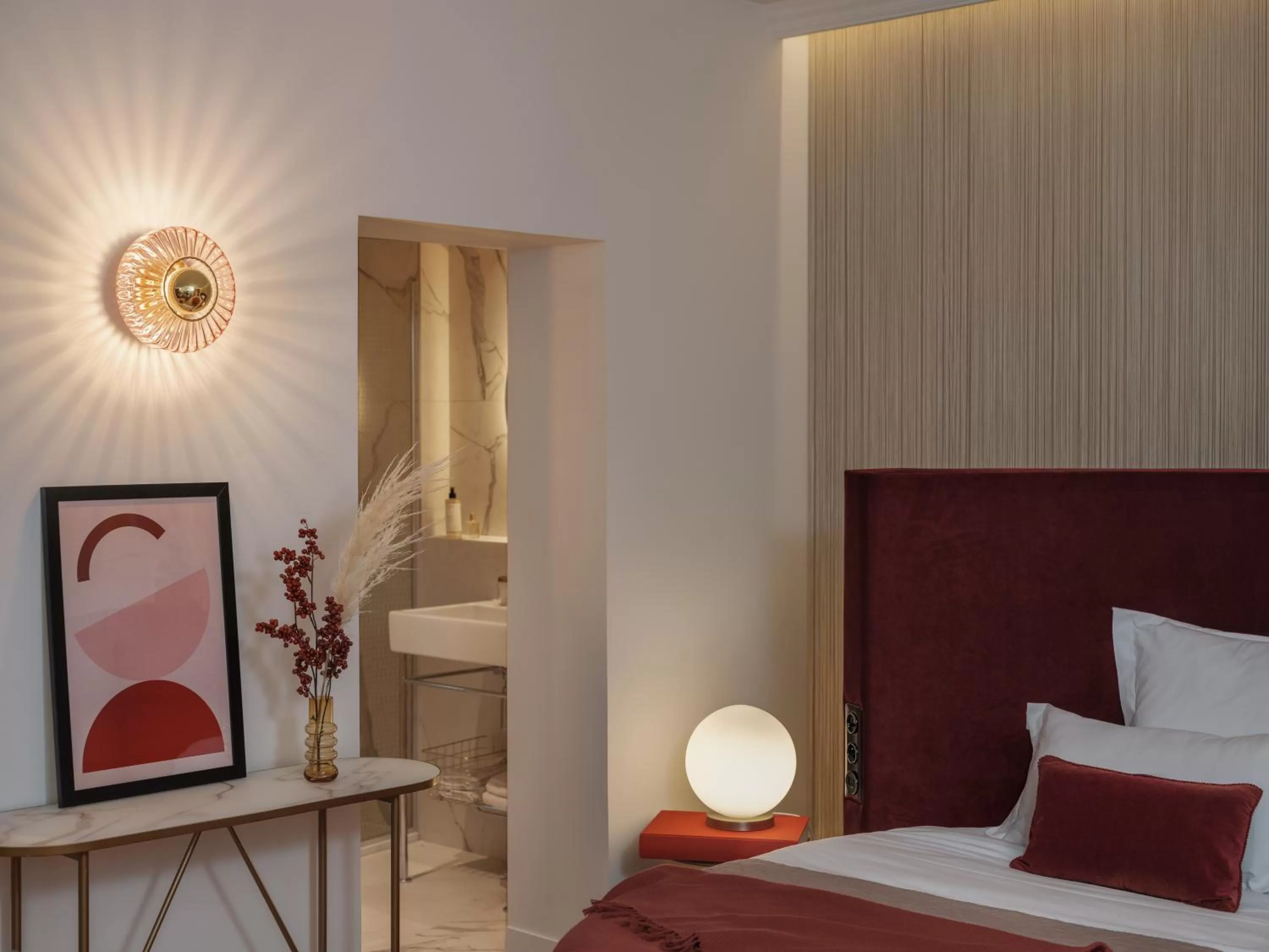 Bed in Seven Hotel Paris