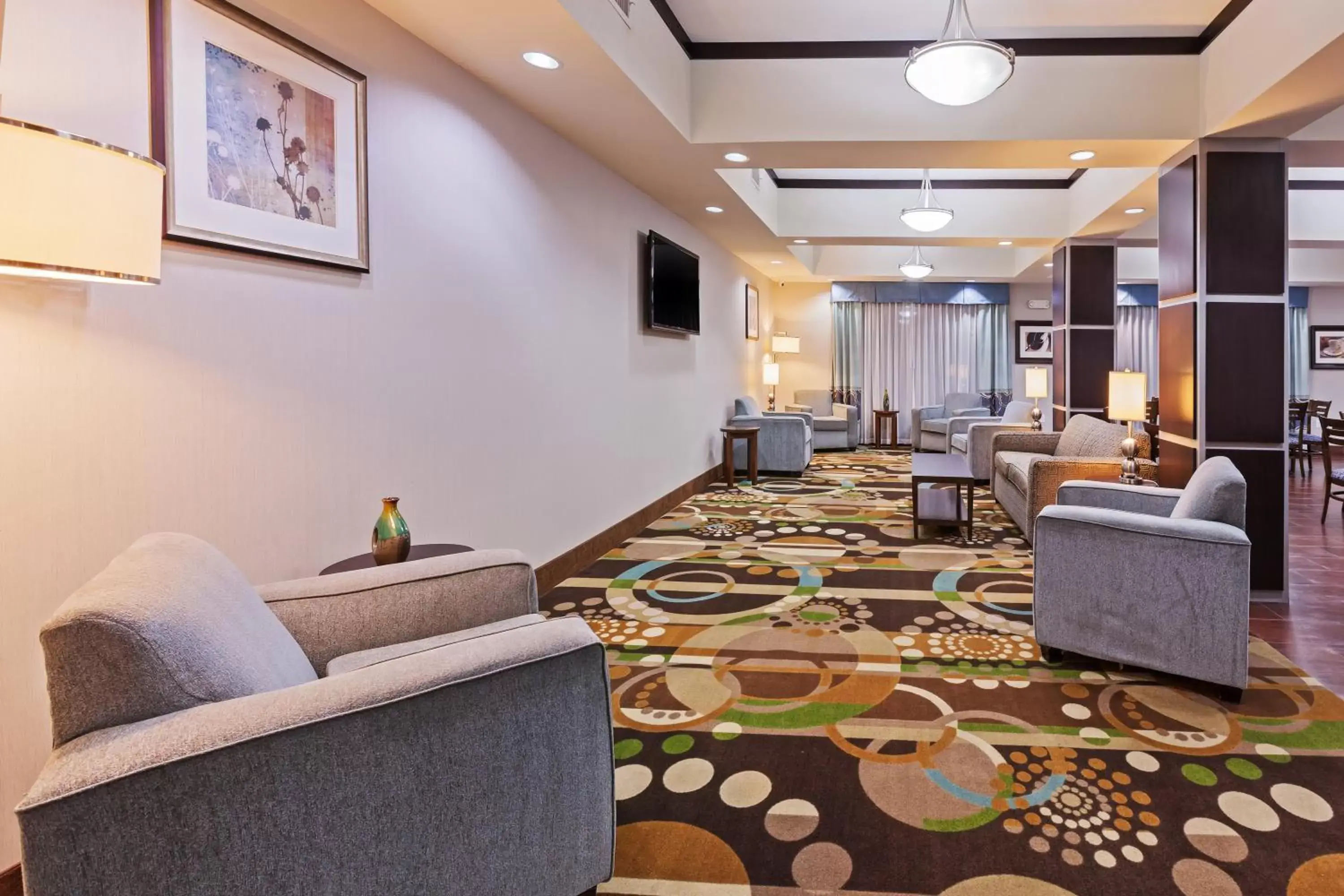 Lobby or reception, Seating Area in Holiday Inn Express & Suites Cleveland, an IHG Hotel