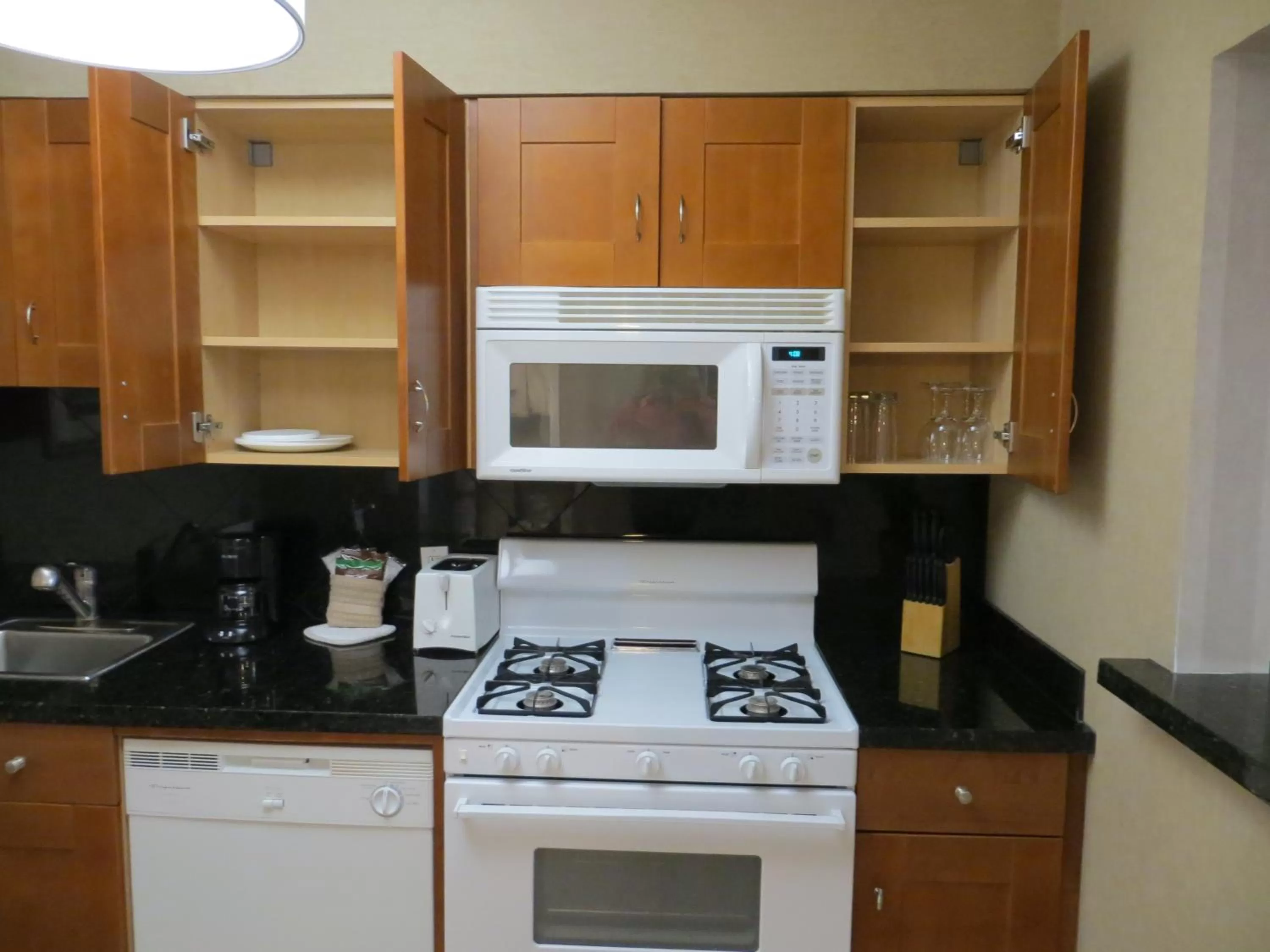 Kitchen or kitchenette in 7 Springs Inn & Suites