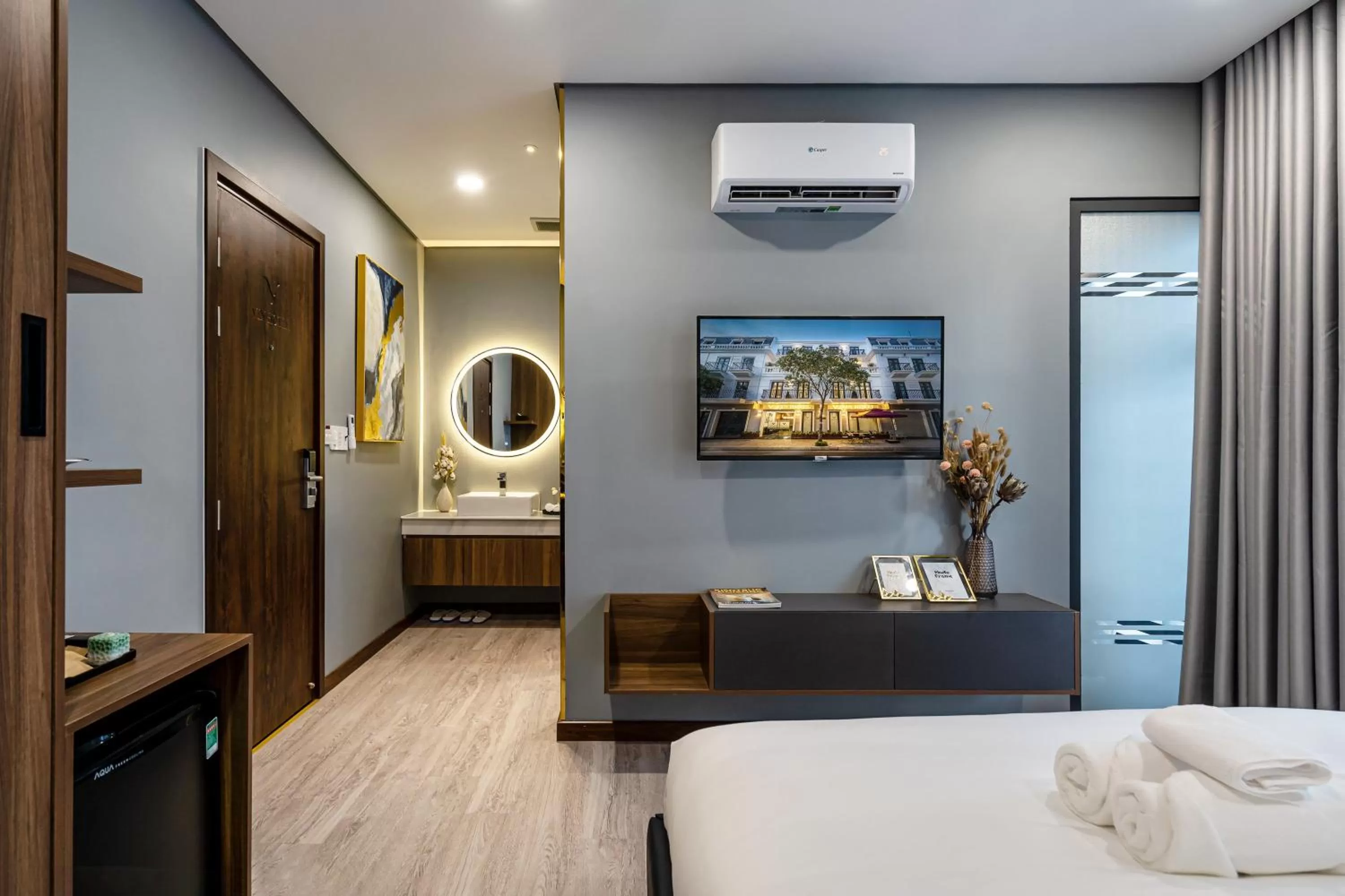 King Room with Balcony in VIN HOTEL