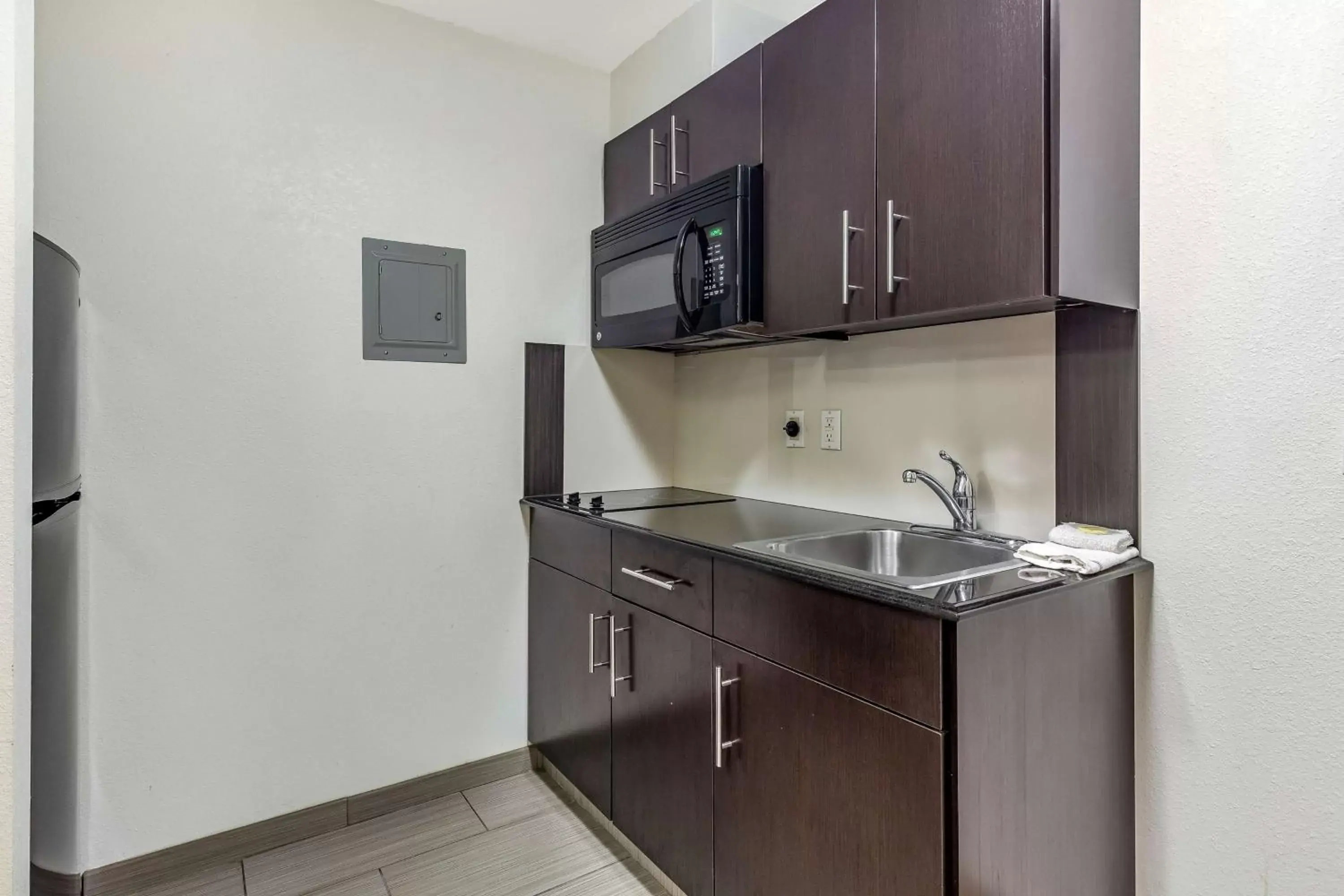 Kitchen or kitchenette, Kitchen/Kitchenette in Studio 6-Orange, TX