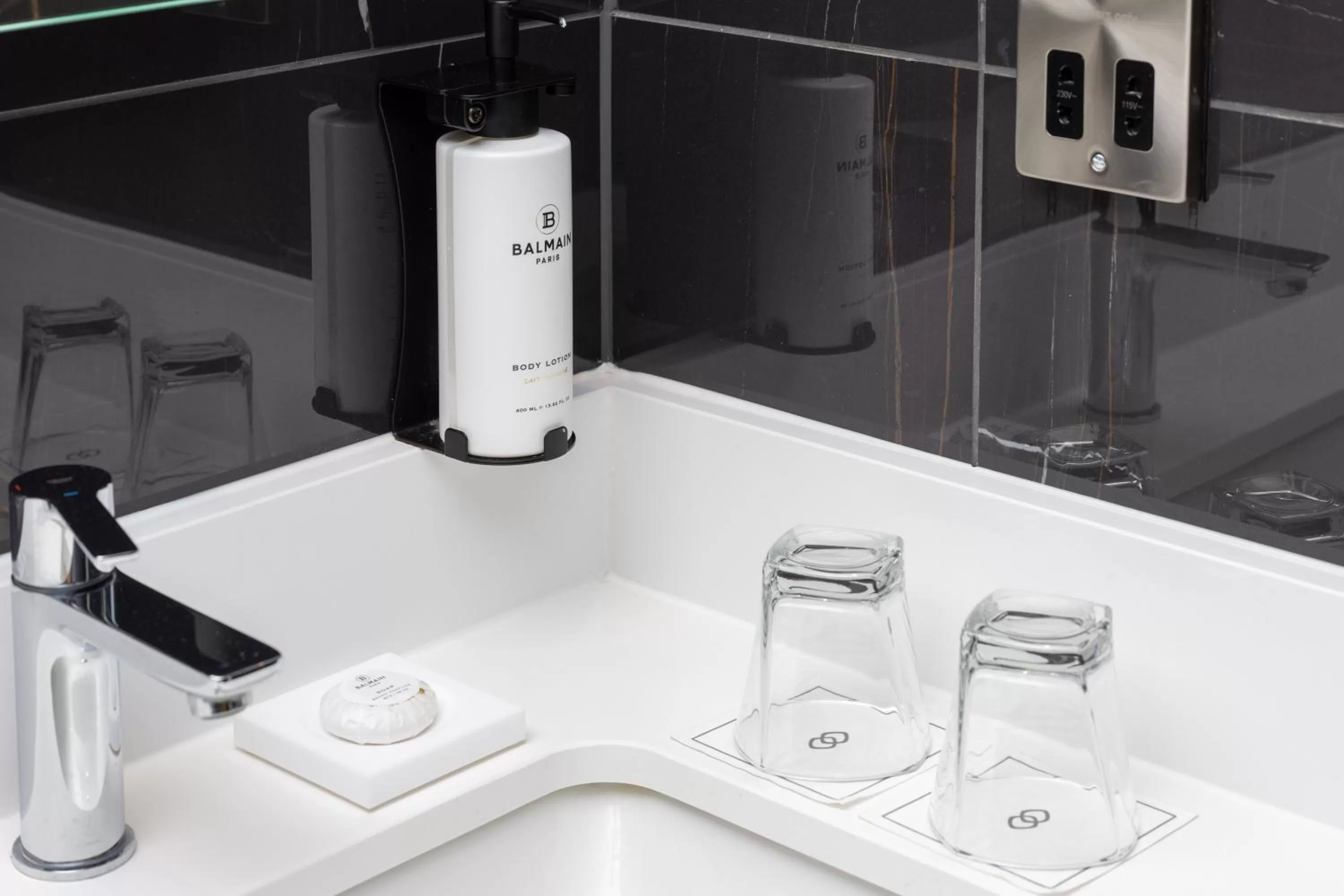 Bathroom in Sofitel London Gatwick