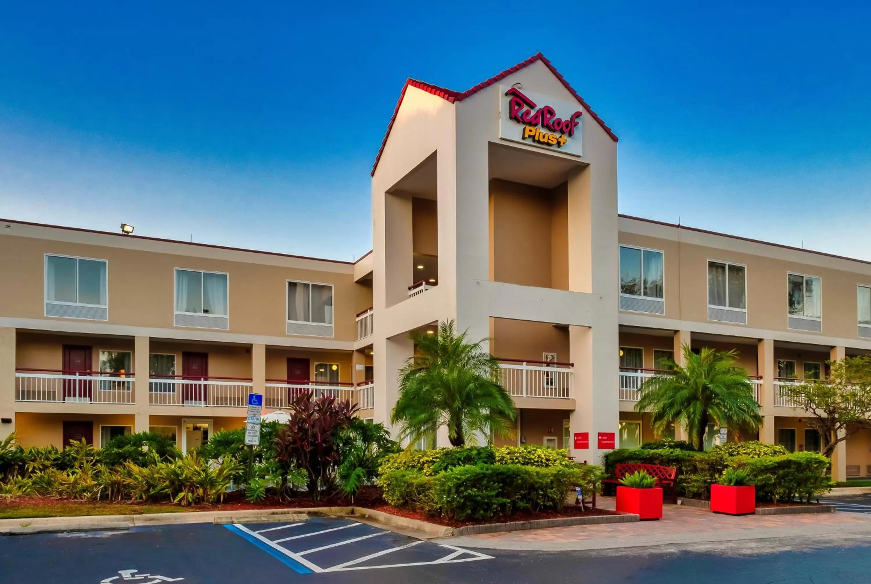 Property Building in Red Roof Inn PLUS Orlando-Convention Center- Int'l Dr