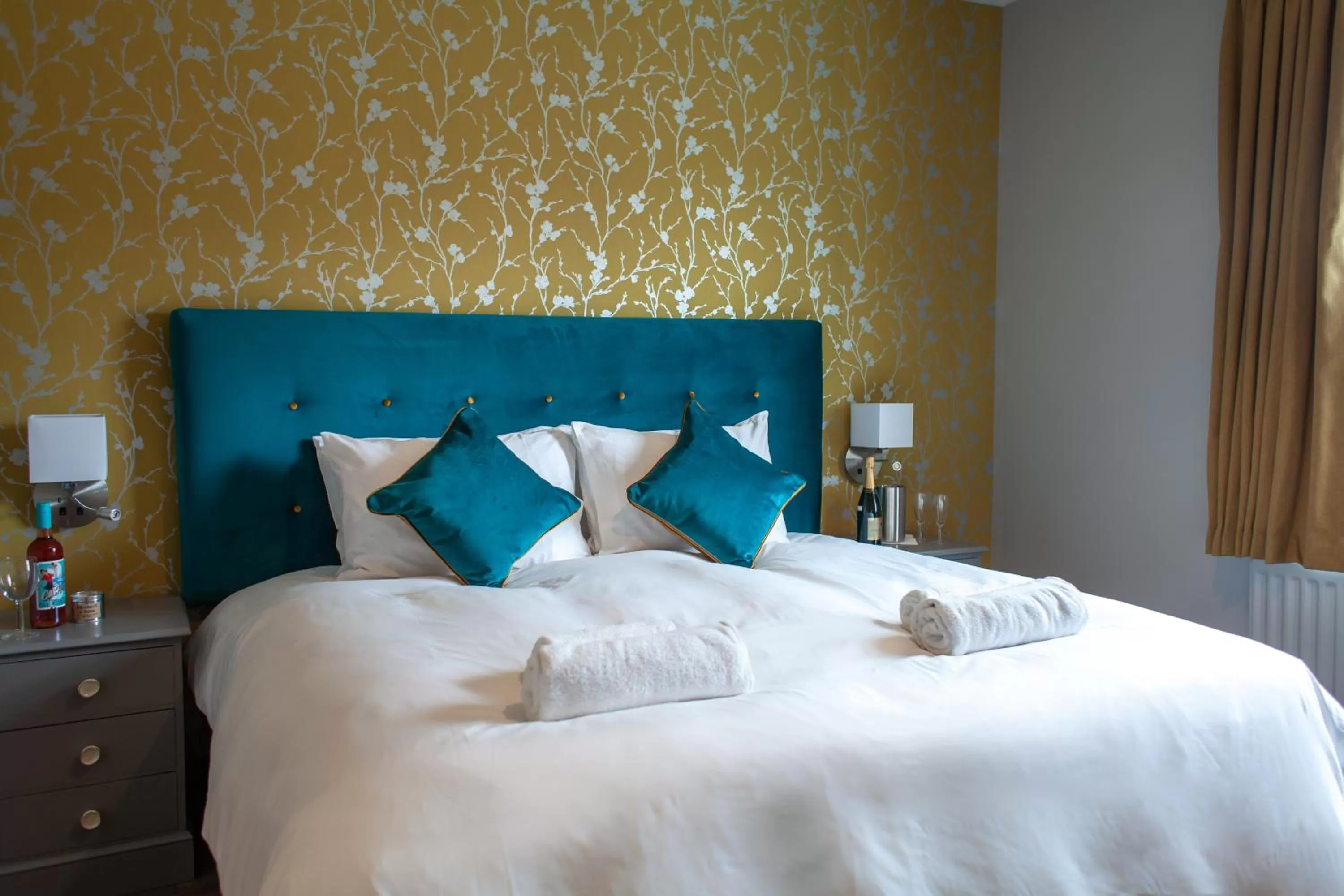 Bedroom, Bed in Coach House Inn