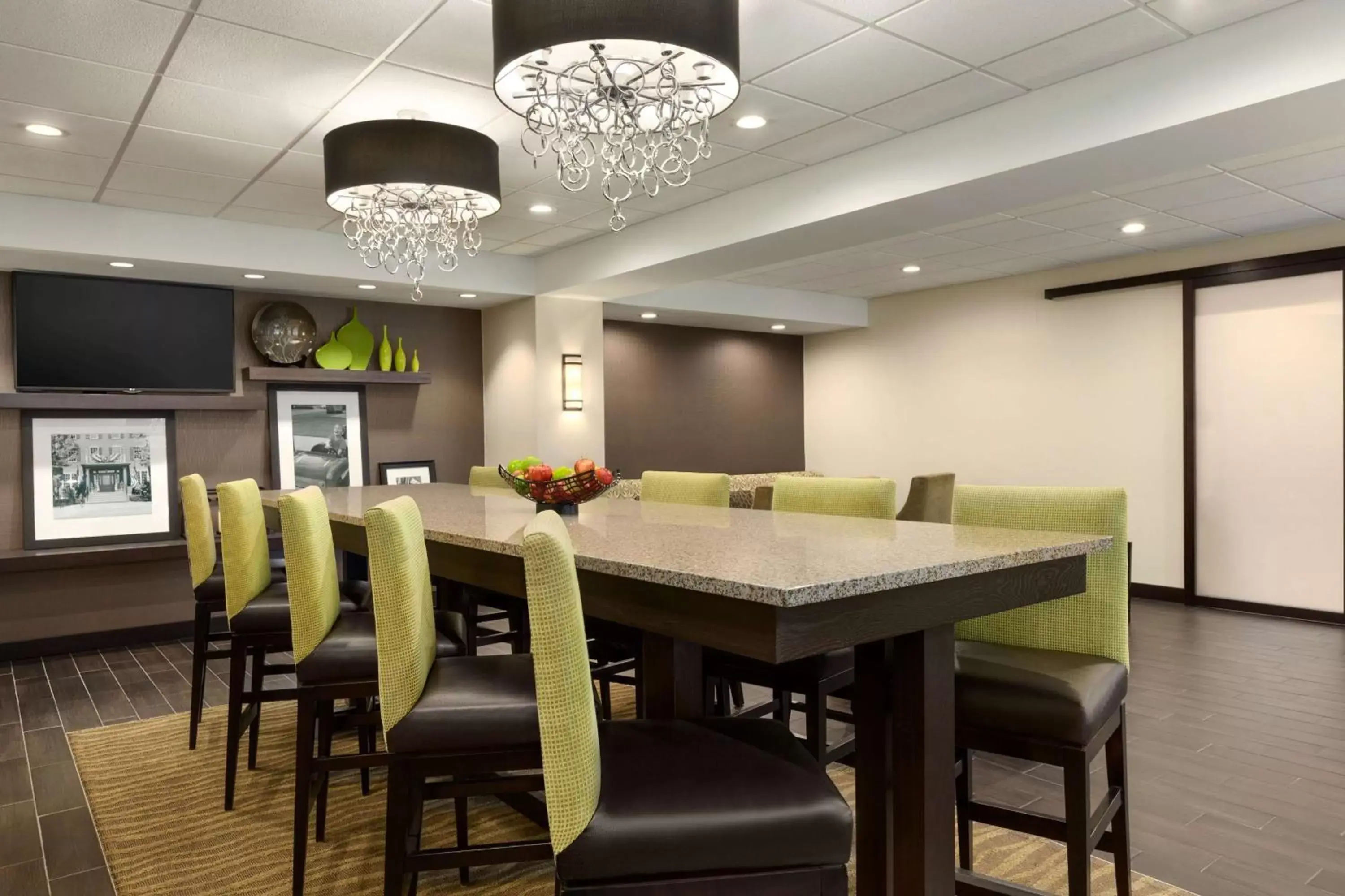 Restaurant/places to eat in Hampton Inn Dover