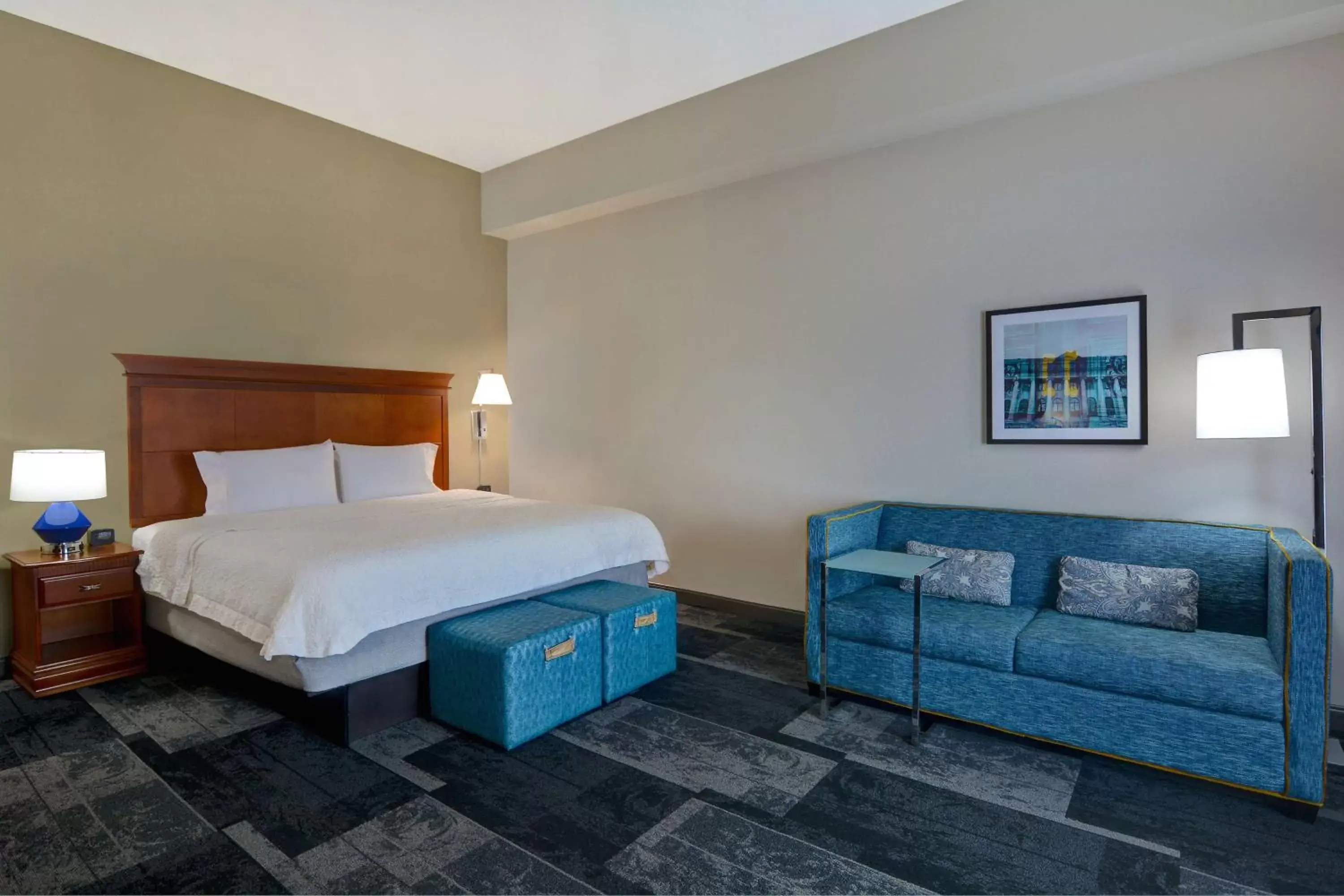 Bed in Hampton Inn & Suites Birmingham-Hoover-Galleria