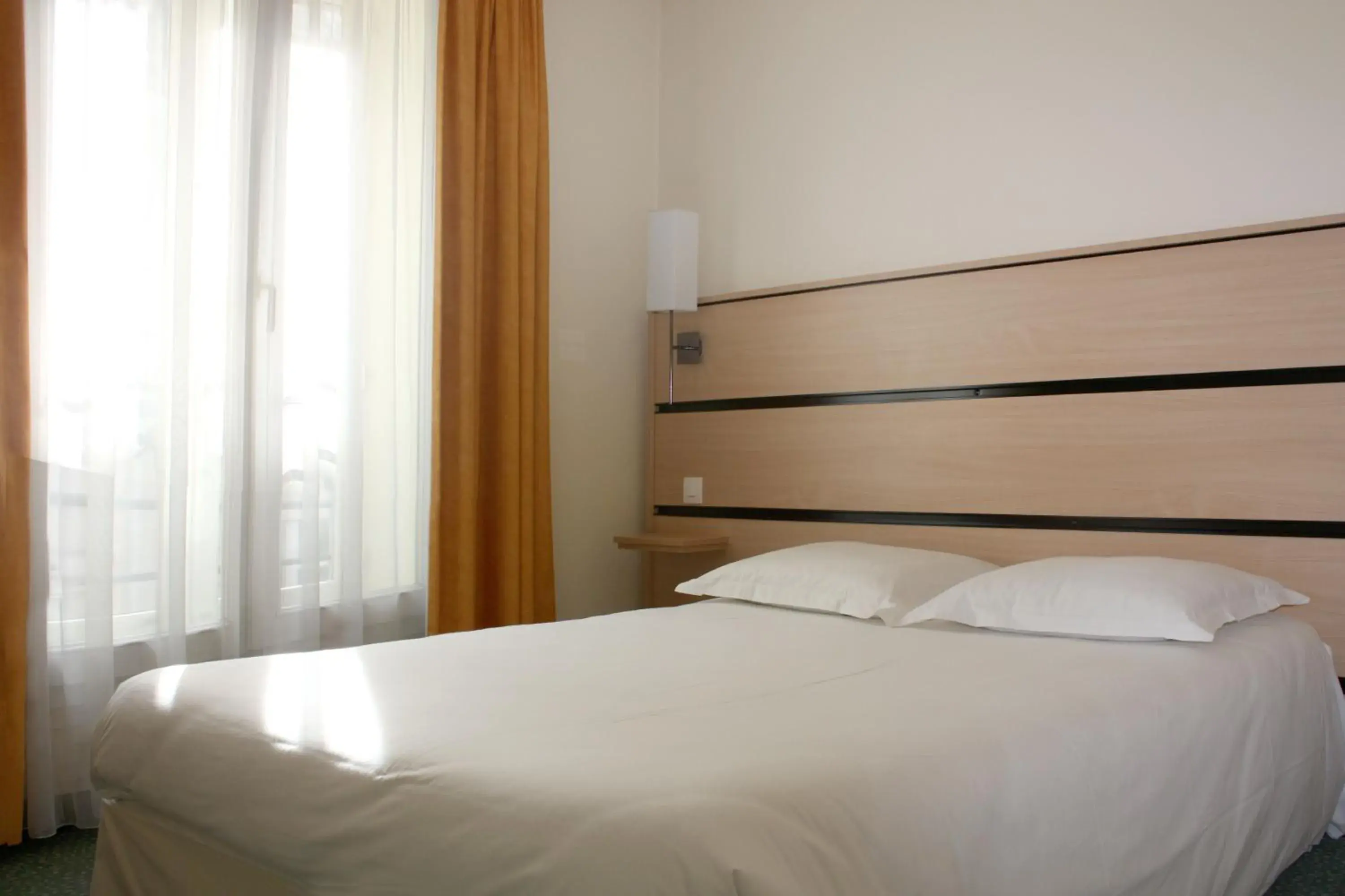 Bedroom, Bed in Newhotel Saint Lazare