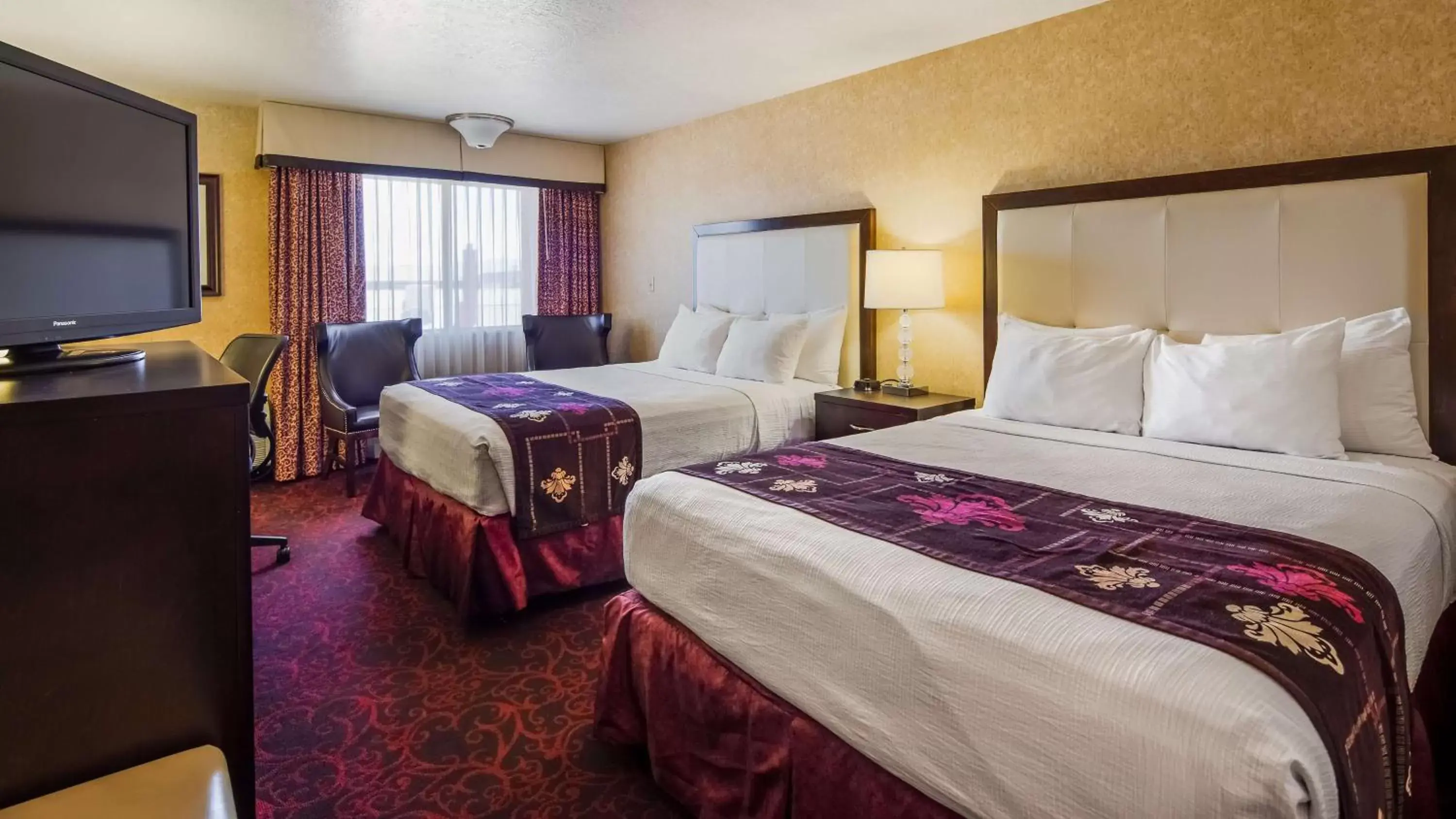 Photo of the whole room, Bed in Best Western Coral Hills