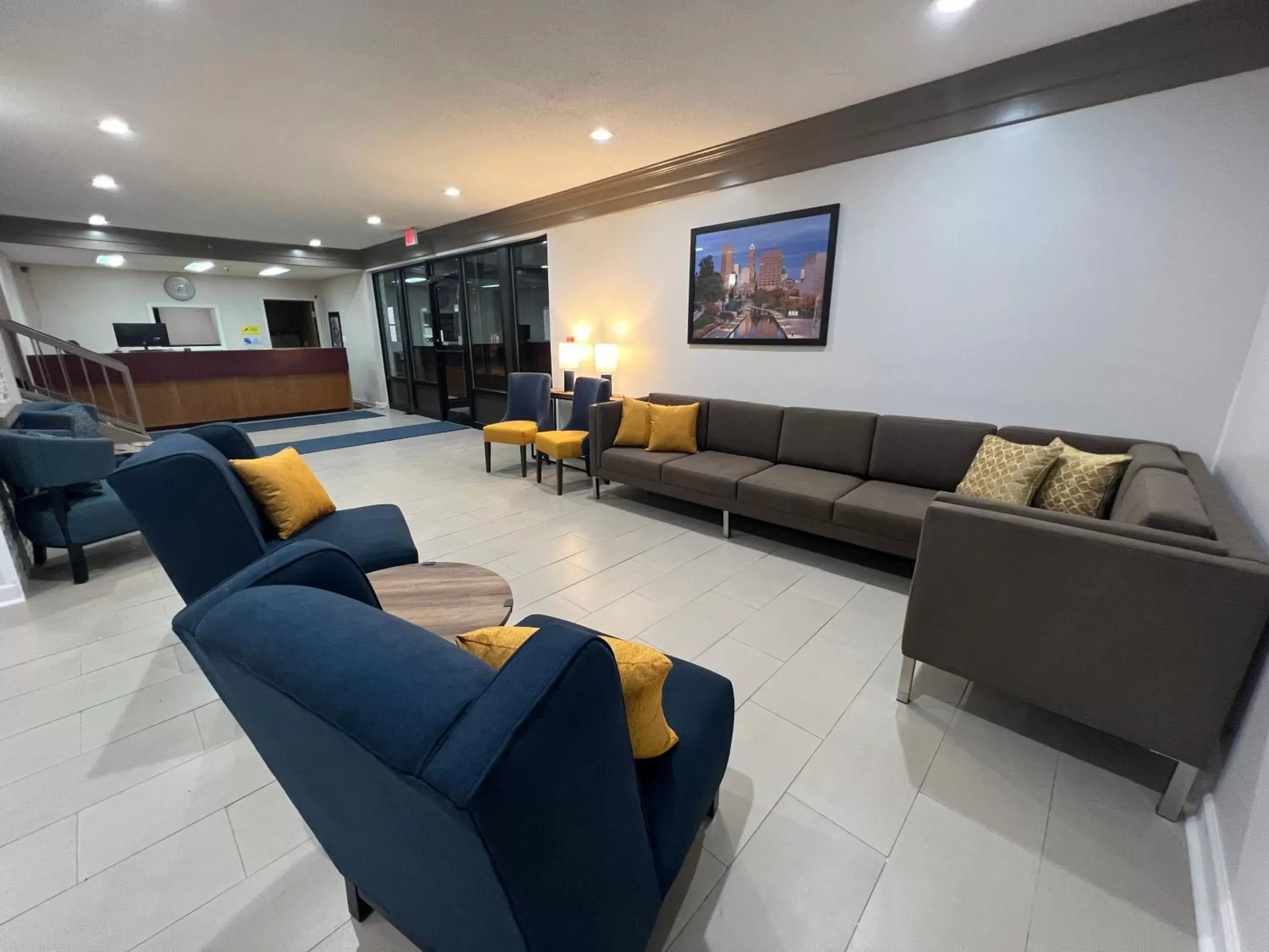 TV and multimedia, Seating Area in Quality Inn South Bend near Notre Dame