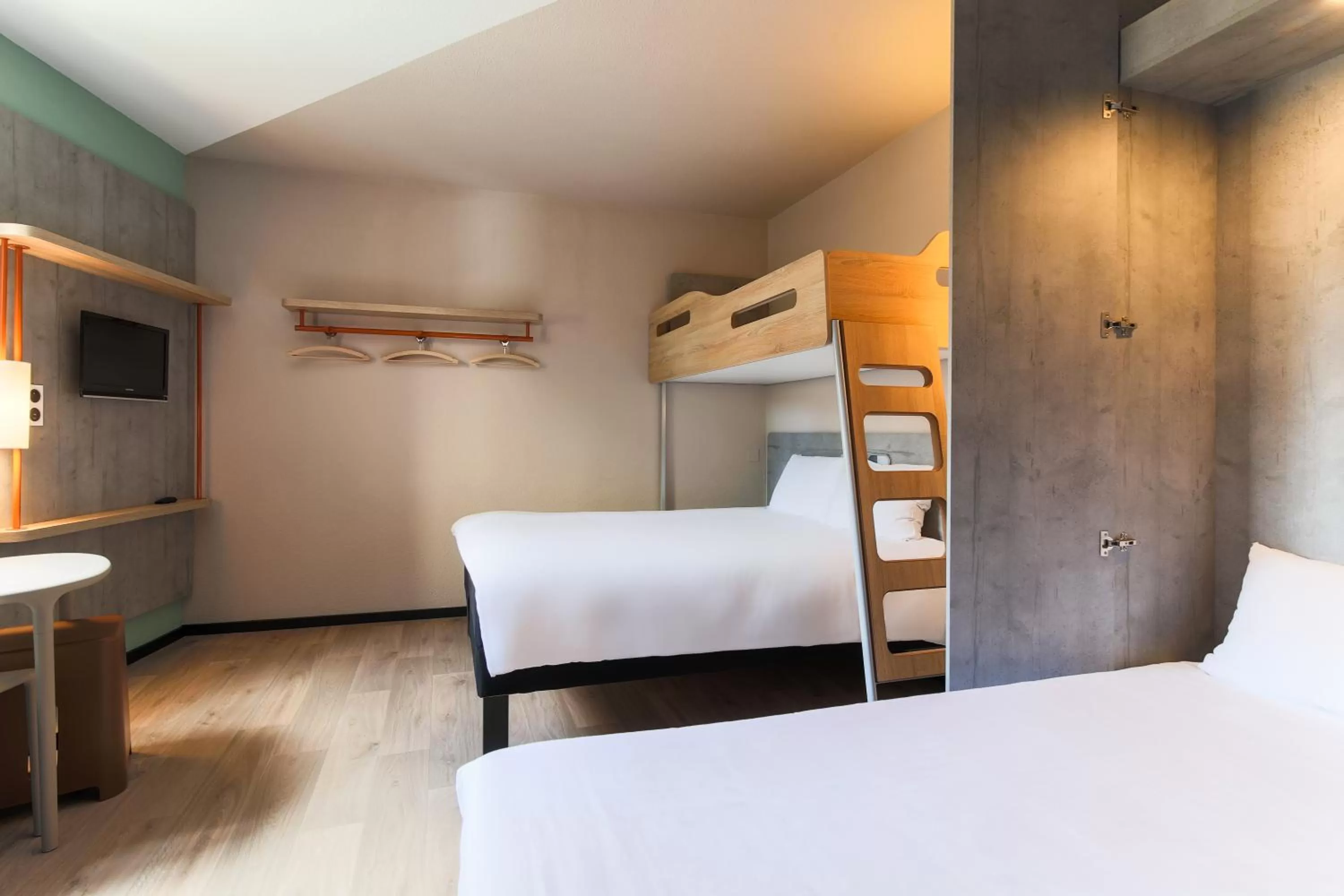 Photo of the whole room, Bed in Ibis Budget Albi Centre