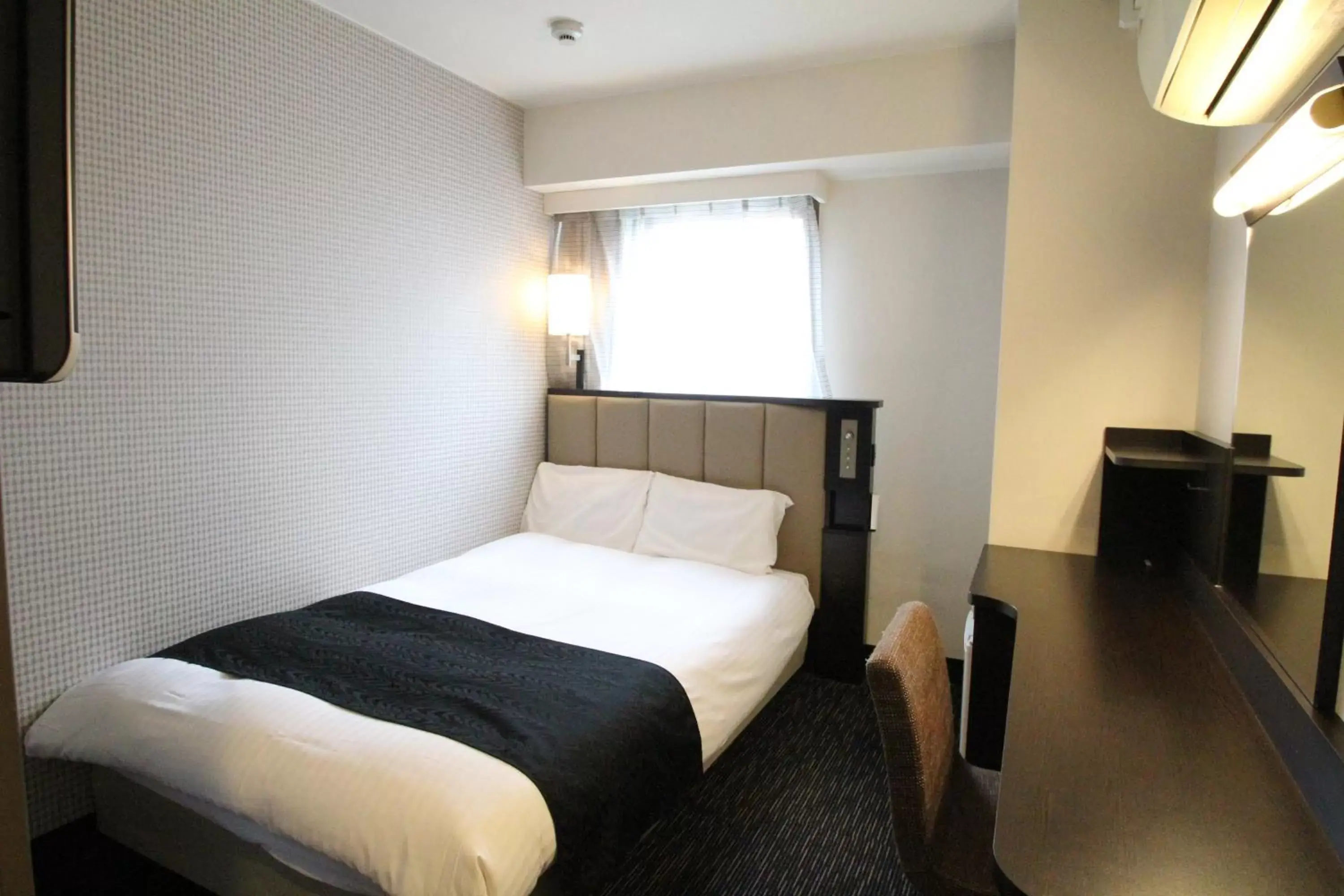 Double Room with Small Double Bed - Smoking in APA Hotel Kumamoto Sakuramachi Bus Terminal Minami