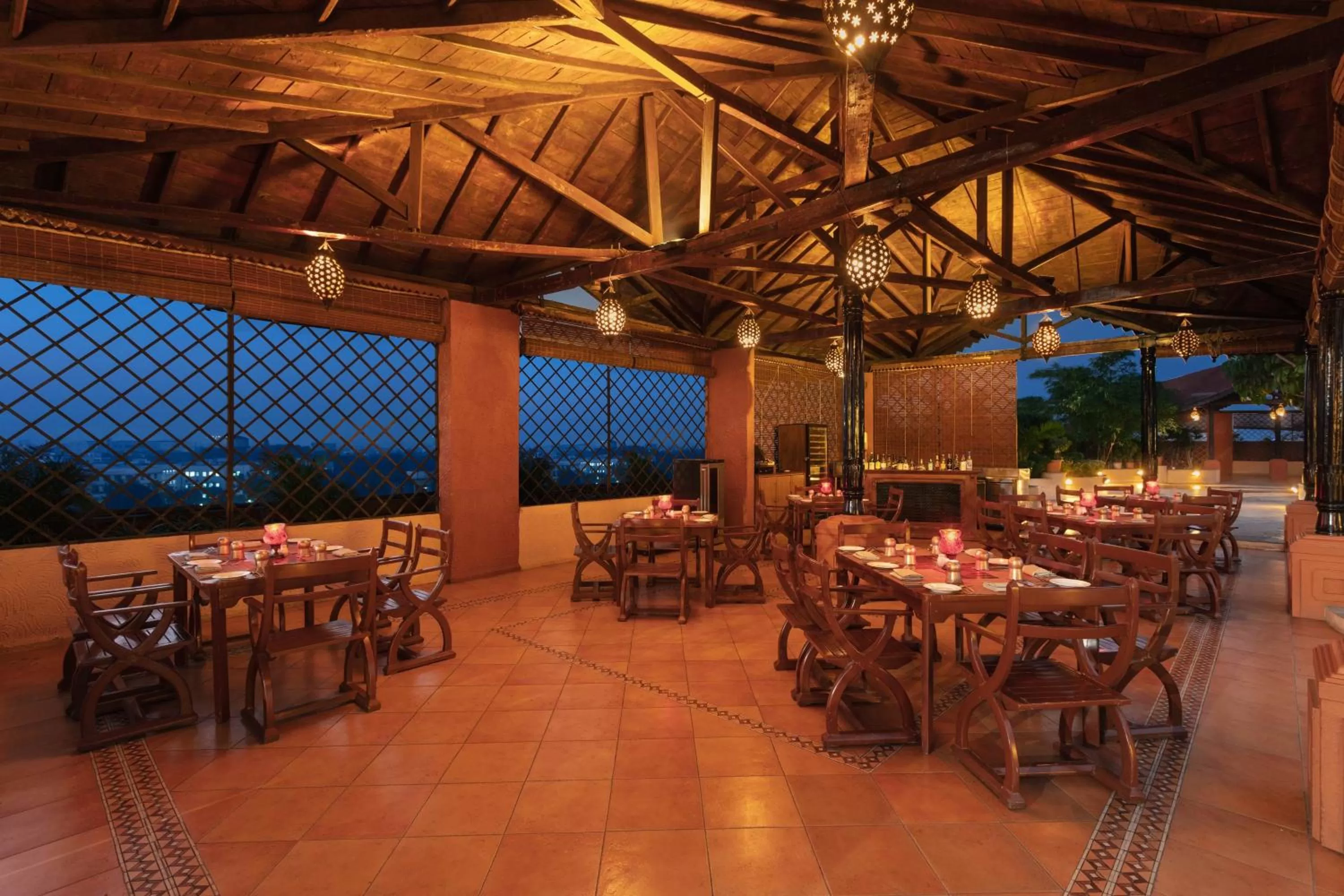 Restaurant/places to eat in Sheraton Grand Pune Bund Garden Hotel