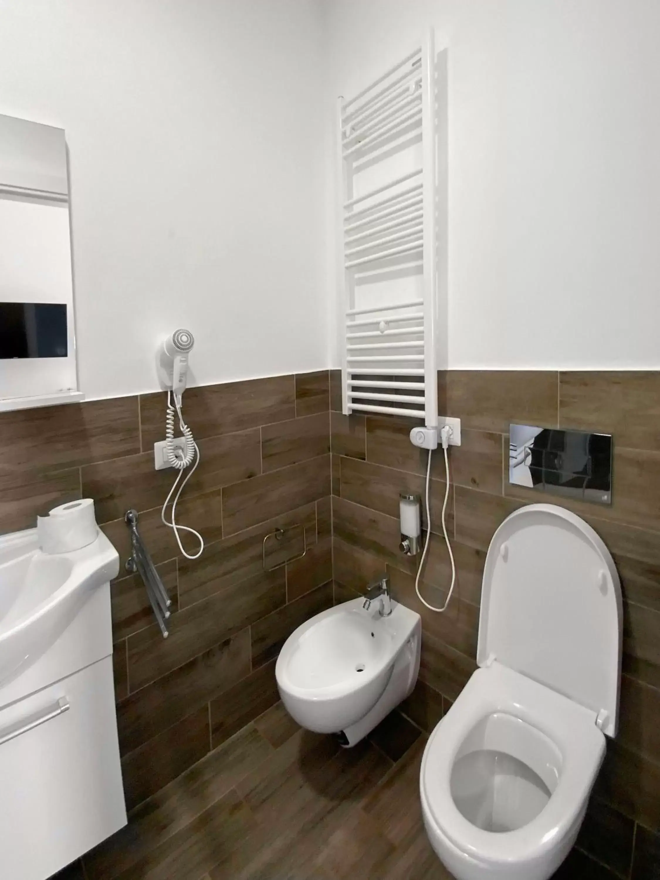 Toilet, Bathroom in Roma Resort Colosseum