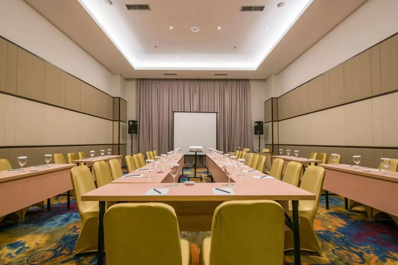 Banquet/Function facilities in Luminor Hotel Pecenongan Jakarta By WH