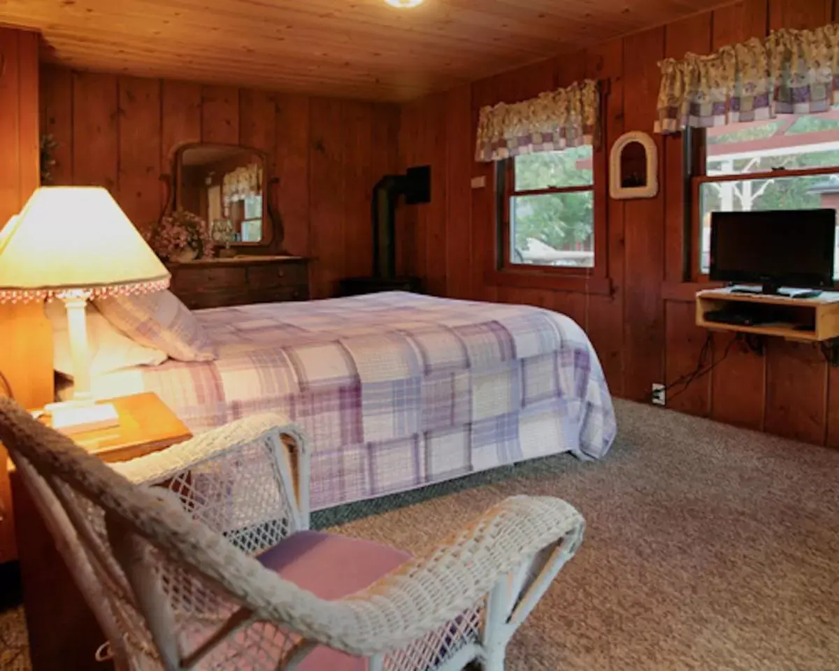 Bed in Silver Pines Lodge