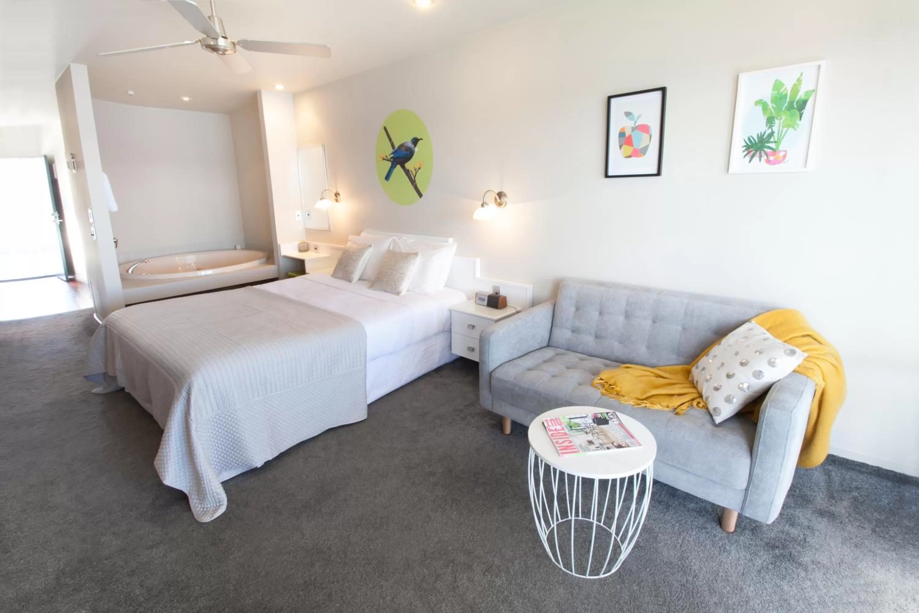 Photo of the whole room, Bed in Boulevard Waters